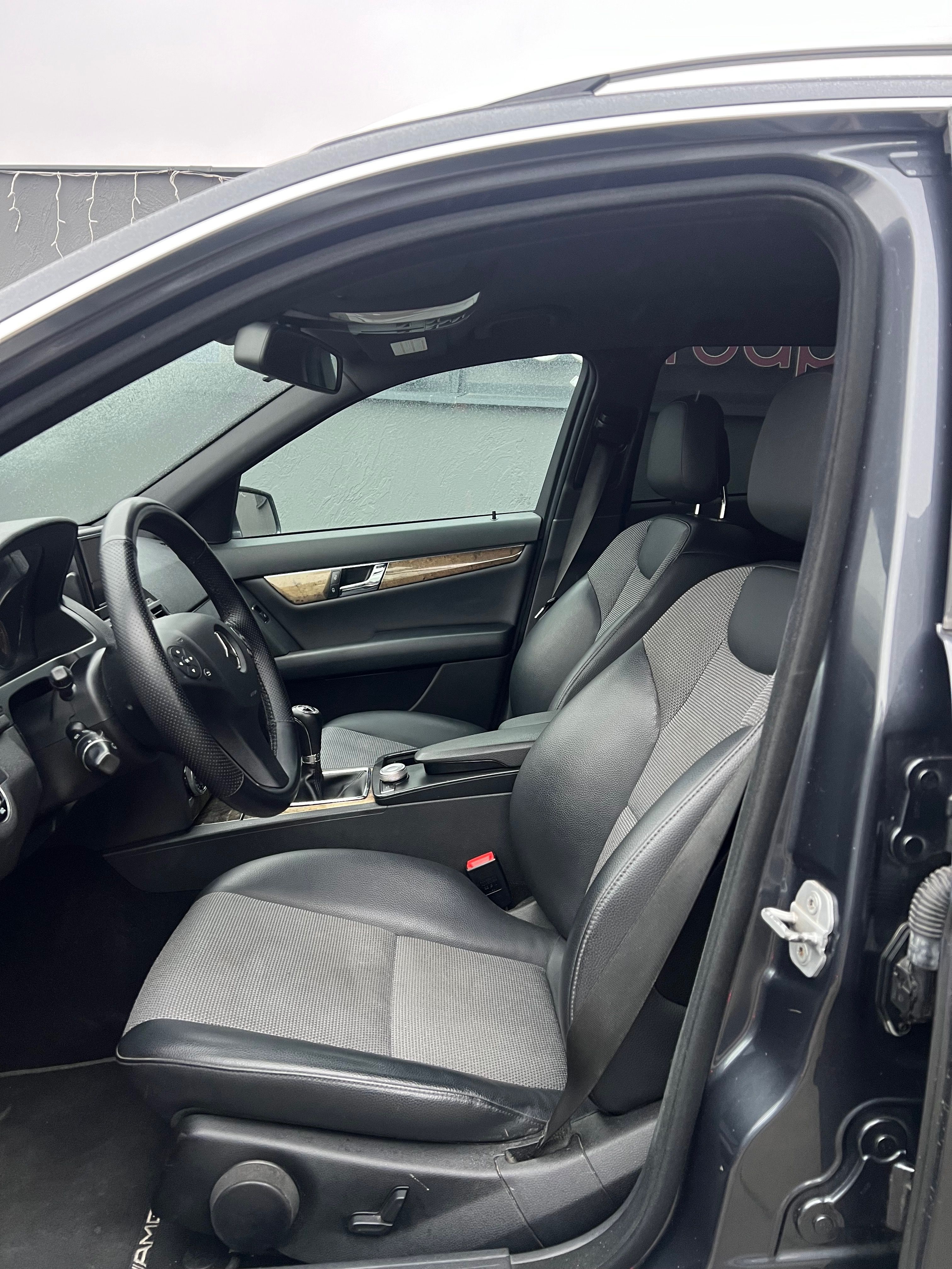 Mercedes-Benz Třídy C, 250 CDI AMG PO SERVISU - fotka 6