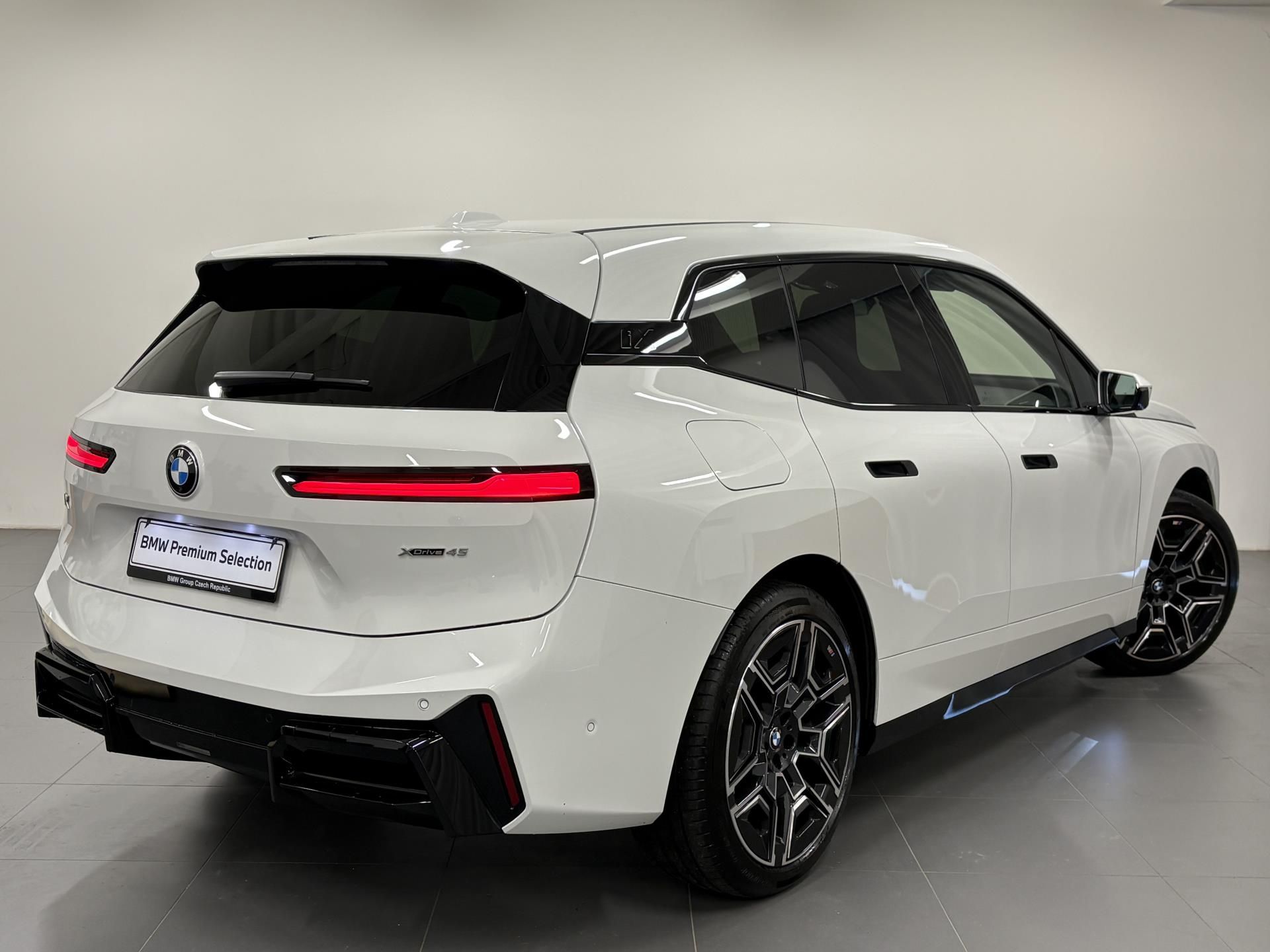 BMW iX, iX 45e xDrive - fotka 4