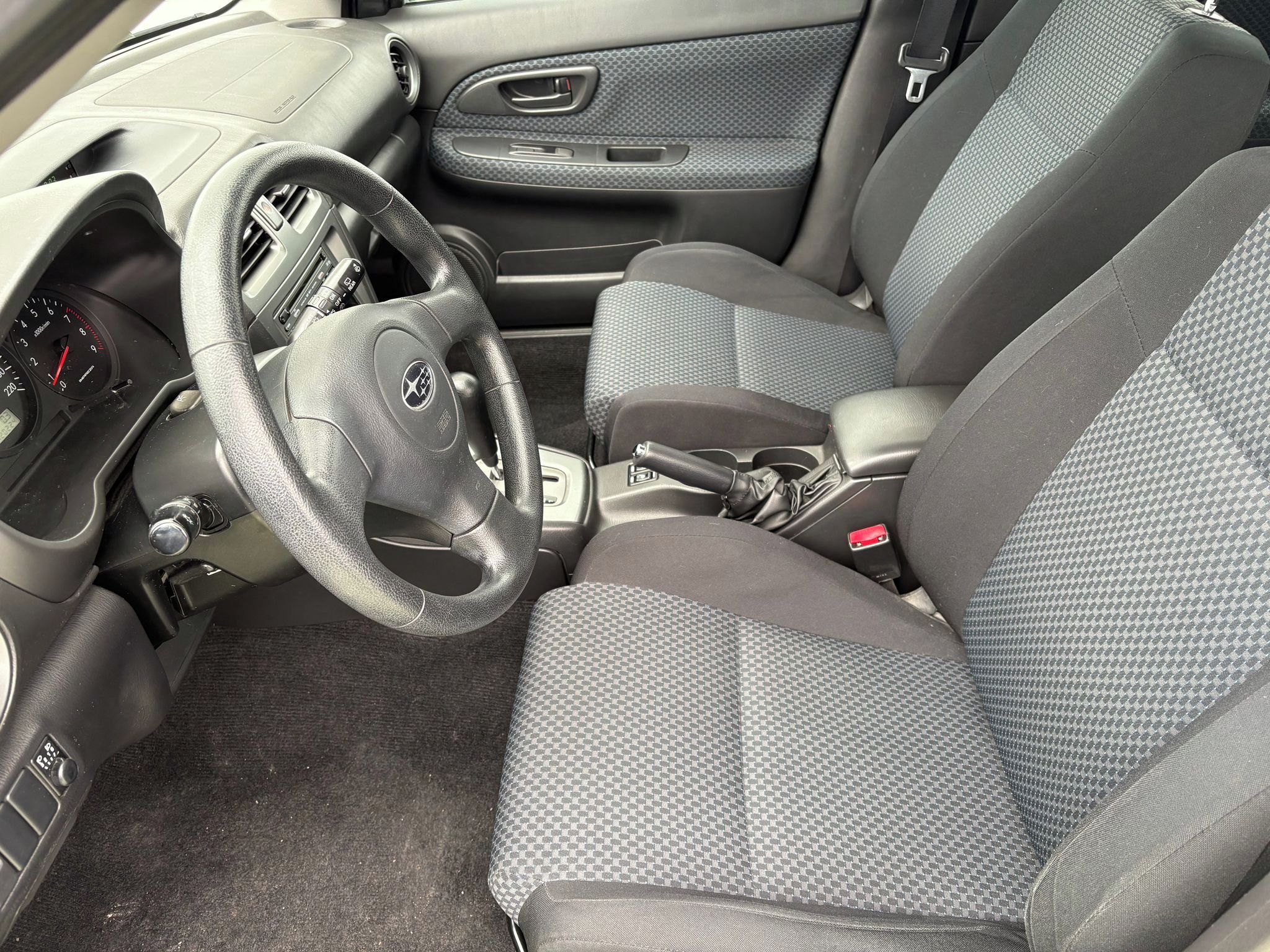 Subaru Impreza, 1.5R, 77kW, 4x4, Automat - fotka 6