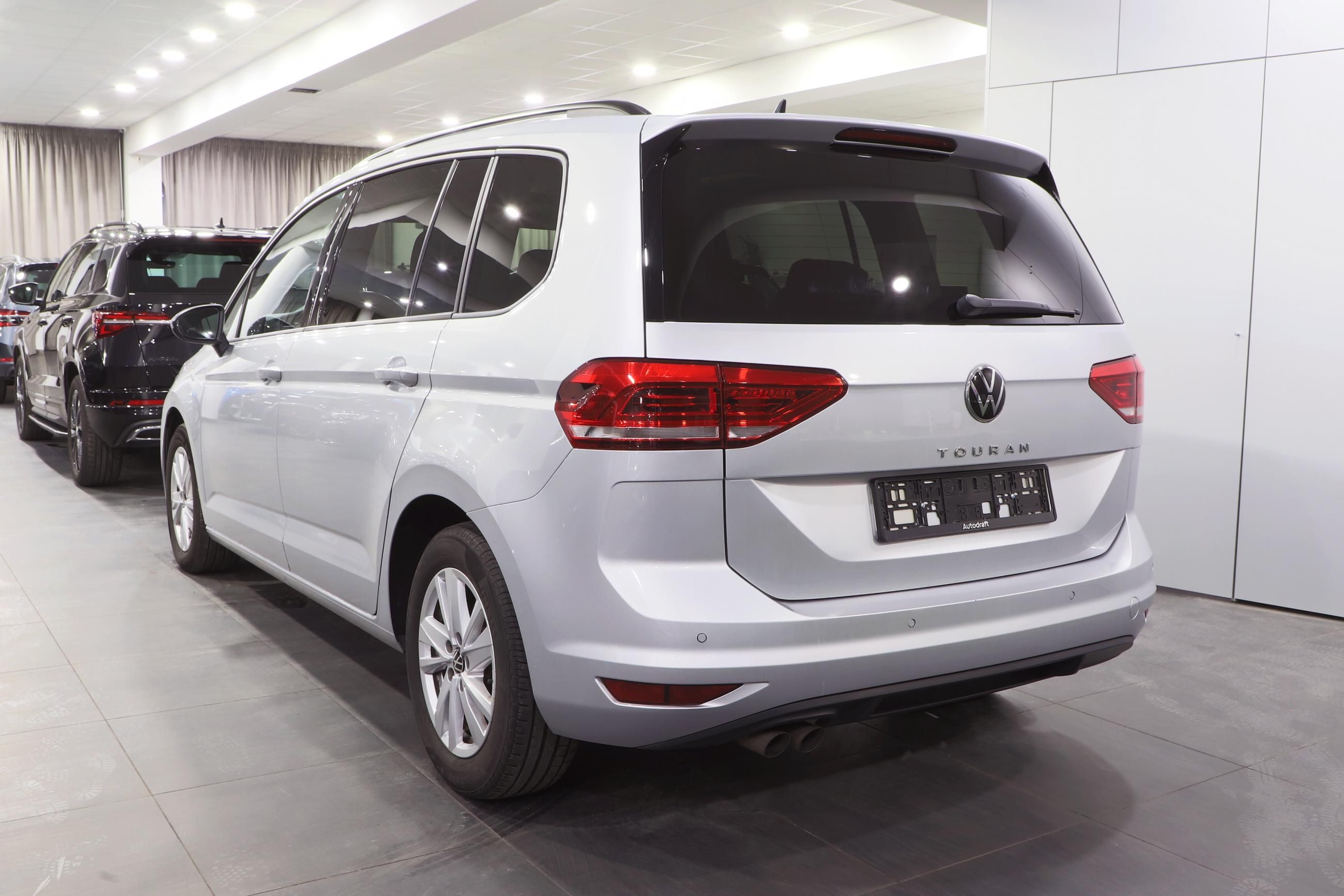Volkswagen Touran, 2.0 TDI 110kW DSG Panorama - fotka 4