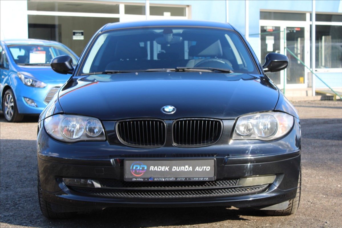 BMW Řada 1, 2,0 118d  KLIMATIZACE - fotka 2