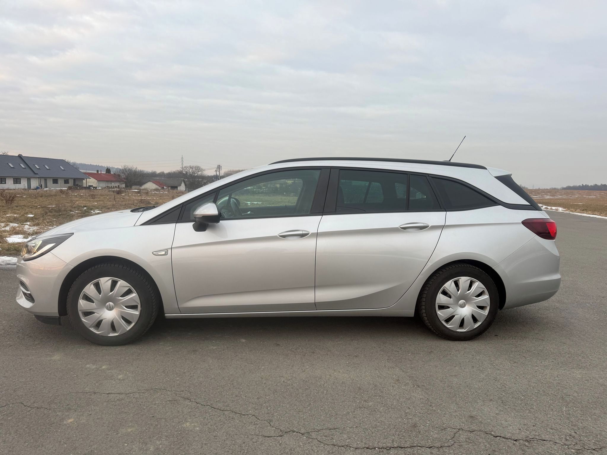 Opel Astra, 1,2  81 kW SPORTS TOURER - fotka 2