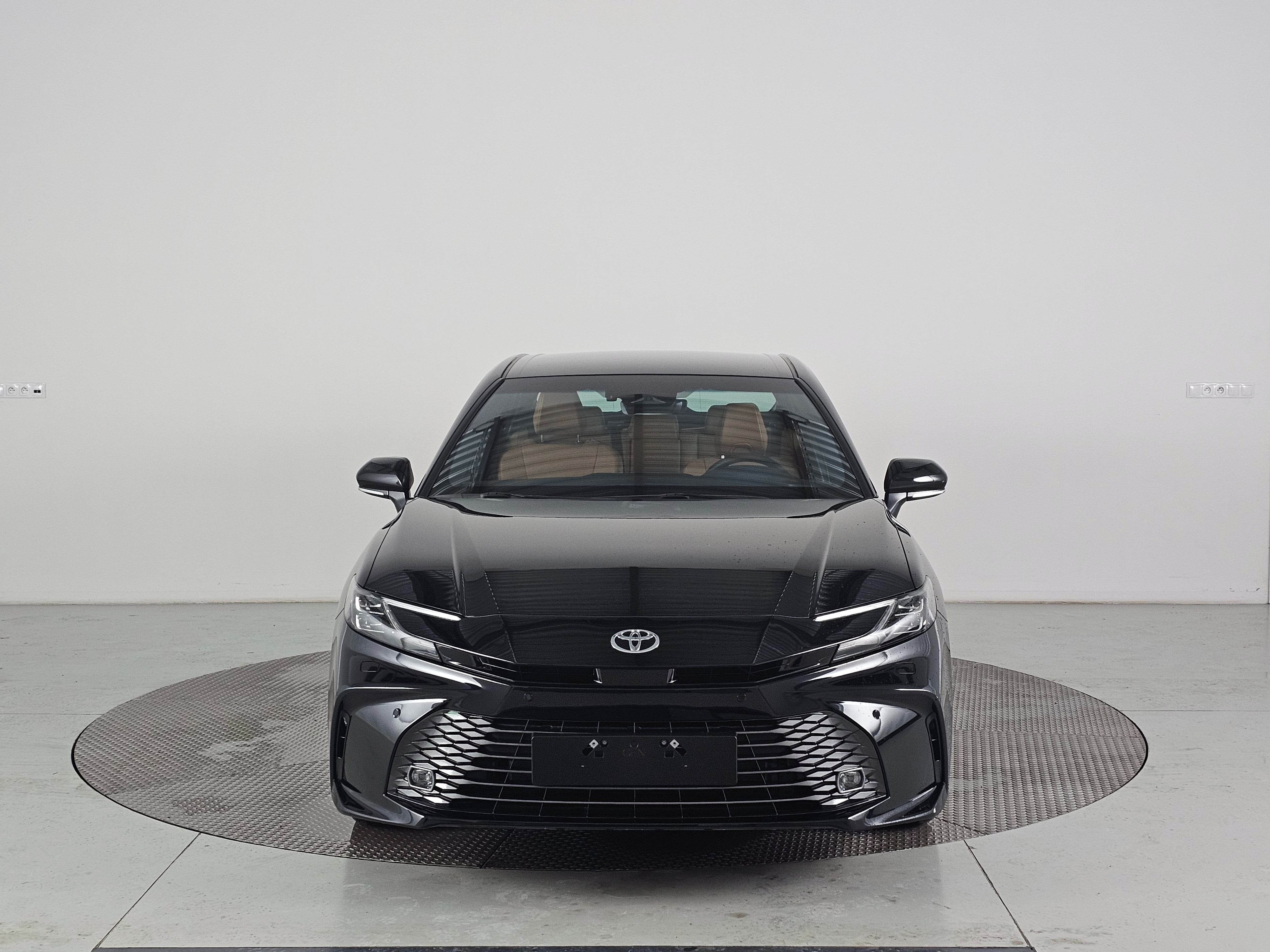 Toyota Camry, 2.5 HEV 230k Prestige - fotka 2