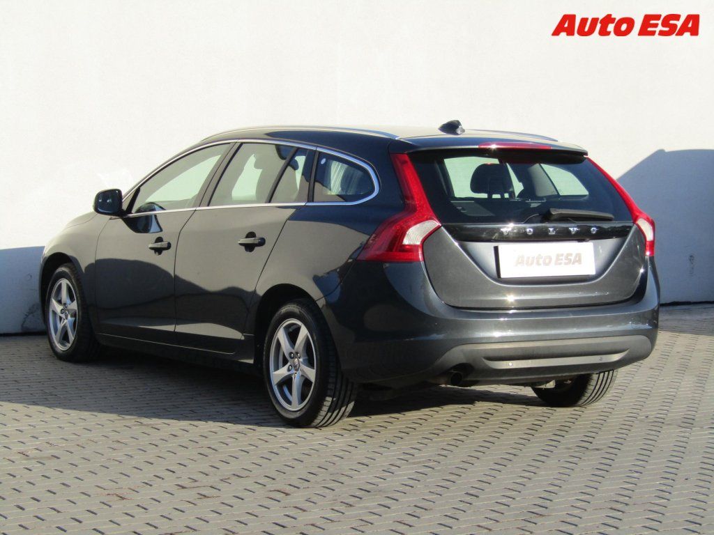 Volvo V60, 2.0 D,Summum,AT - fotka 6