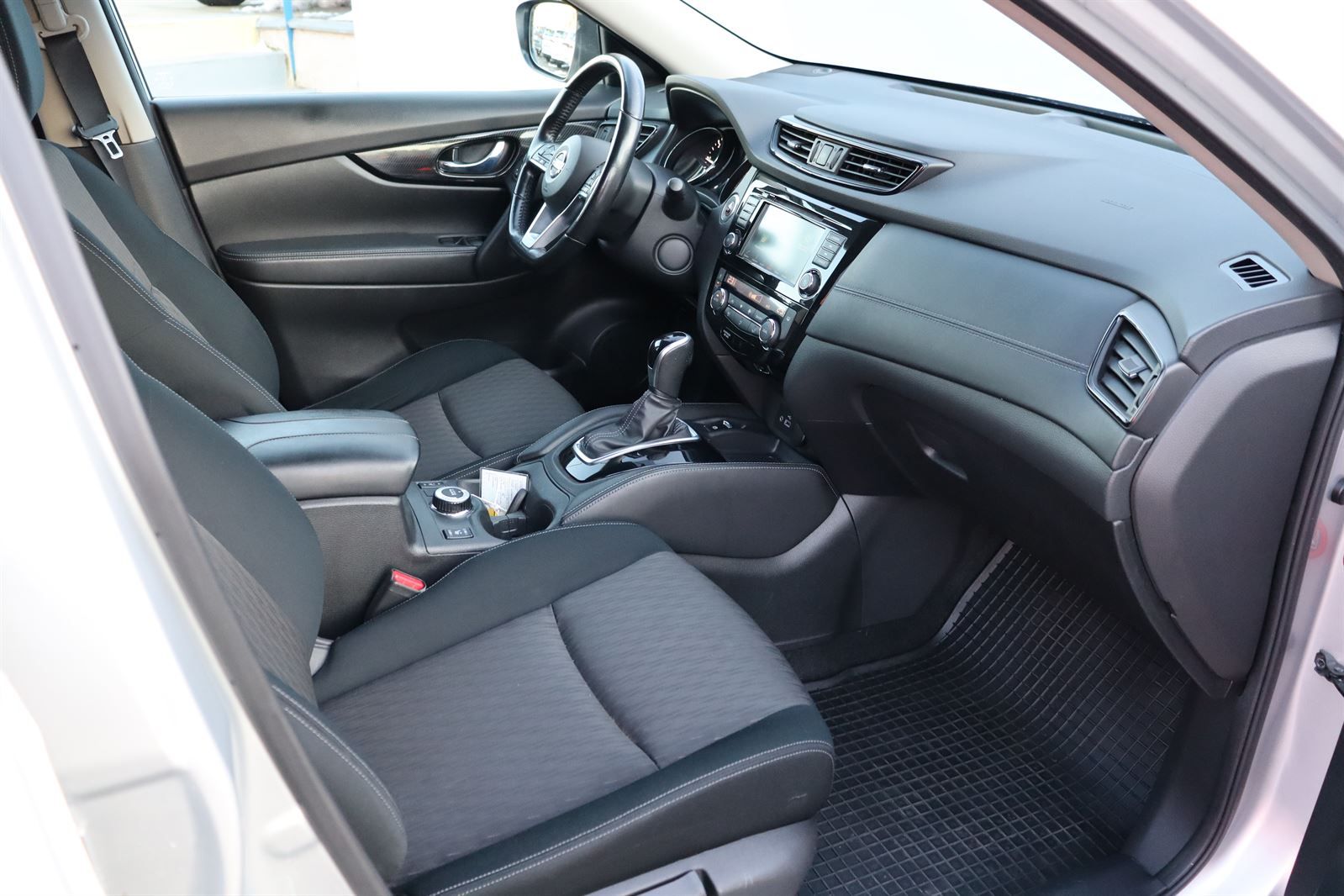 Nissan X-Trail, 1.7 dCi 4x4 Automat N-Connecta - fotka 4