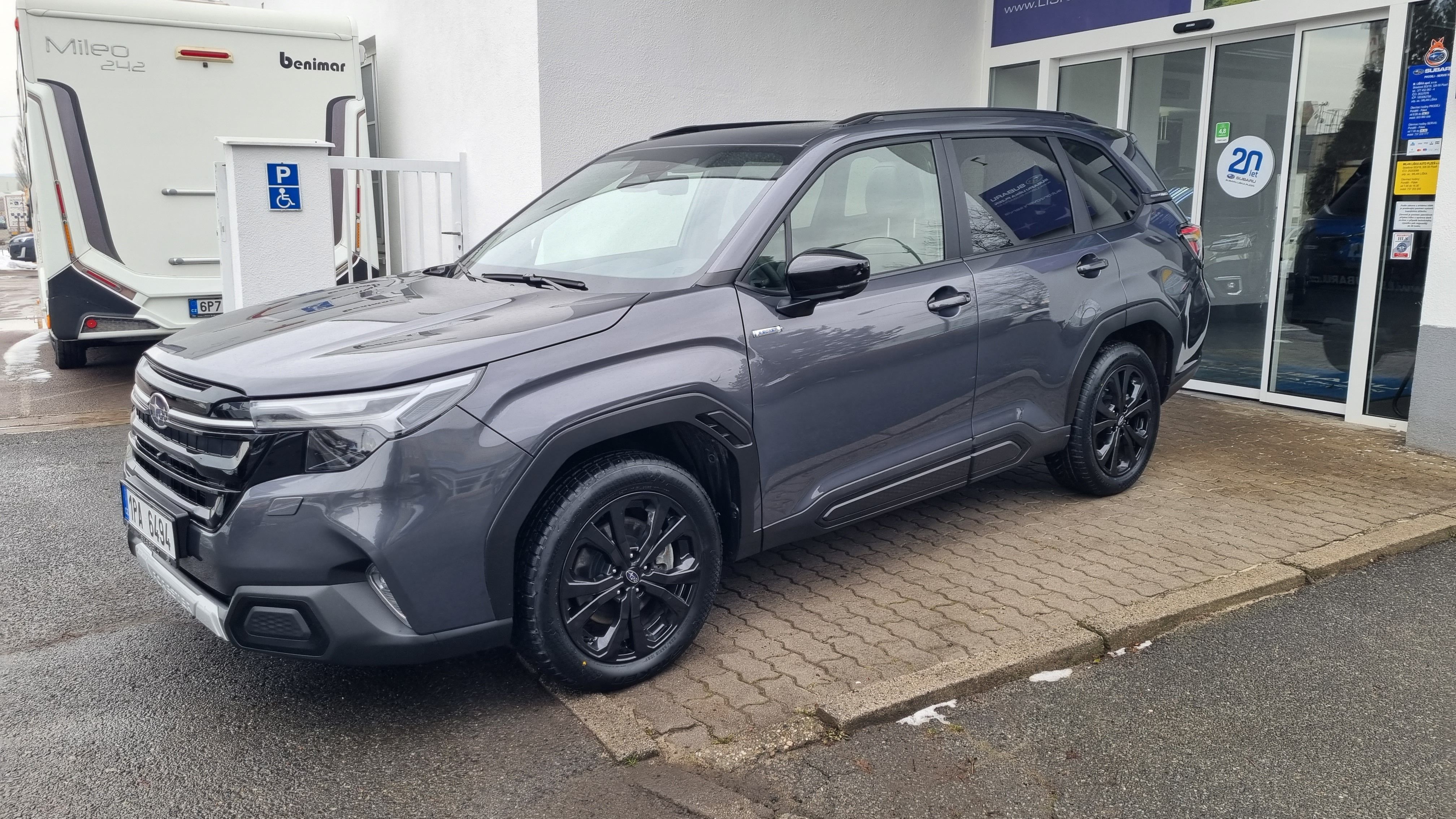 Subaru Forester, 2,0i CVT Touring + zimní kola - fotka 6
