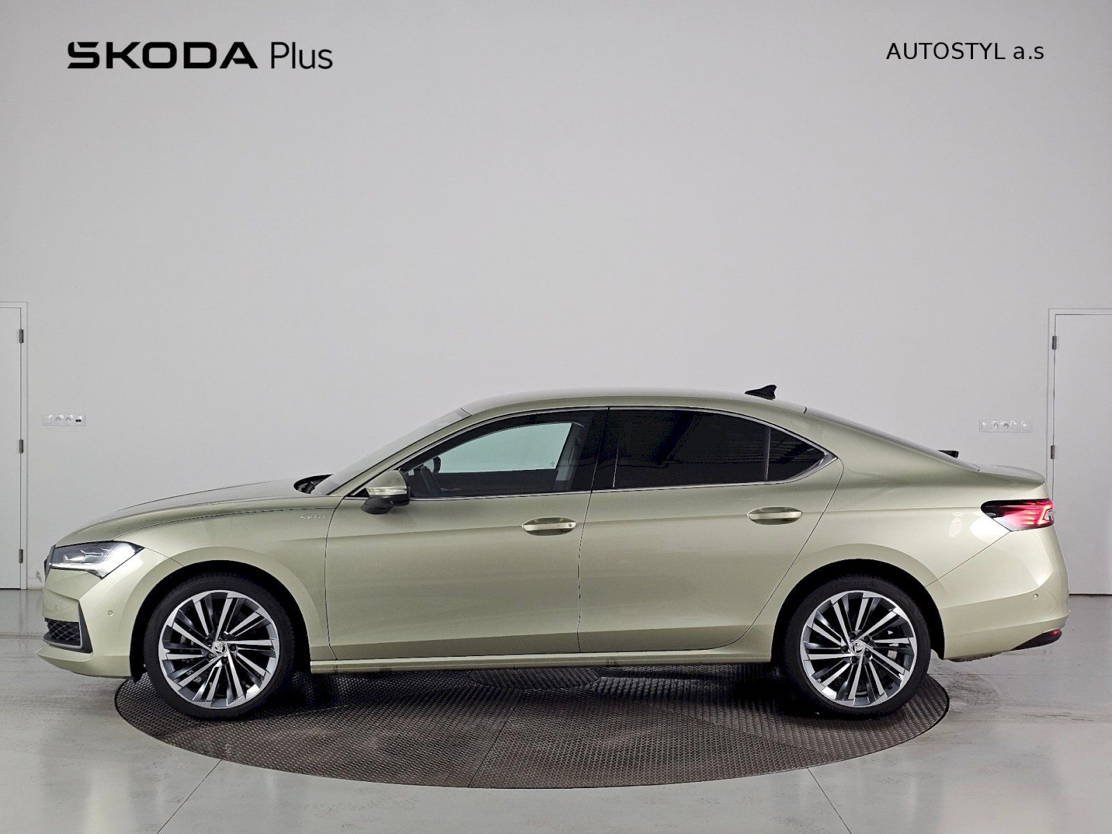 Škoda Superb, 2.0TSi 195kW 4x4 DSG Laurin a - fotka 3