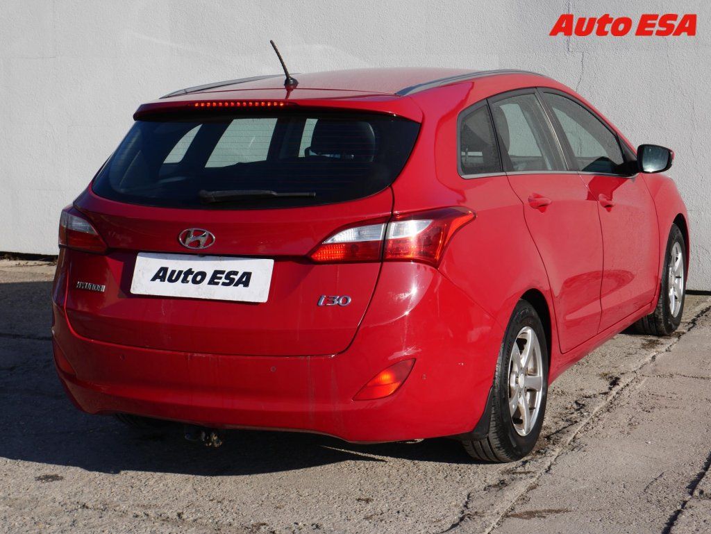 Hyundai i30, 1.6 CRDi,1.maj,ČR,AC,TZ - fotka 6