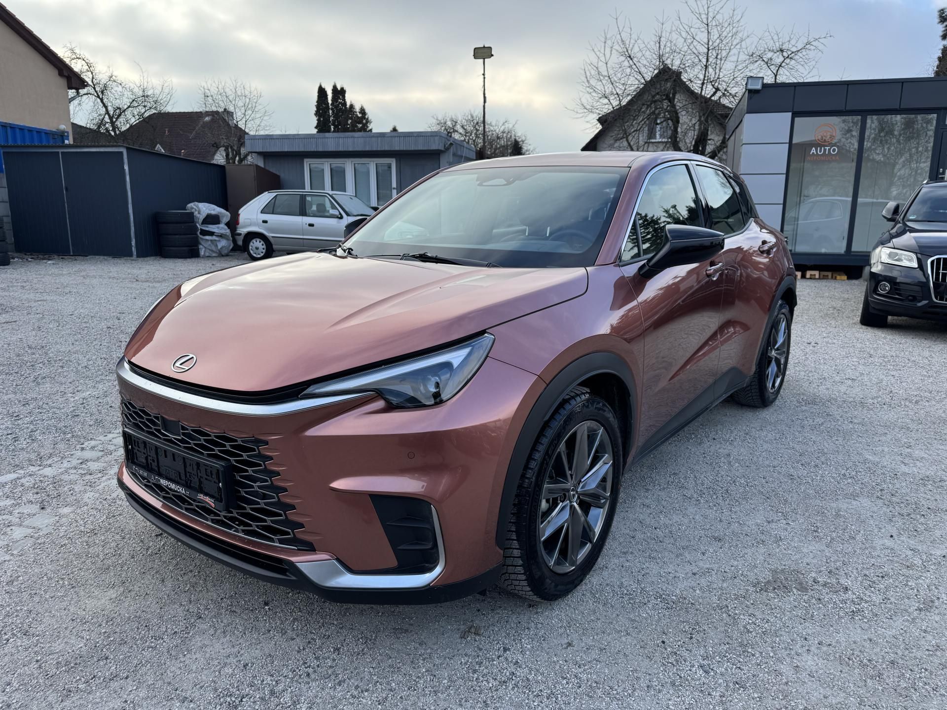 Lexus LBX, 1.5 hybridní/Benzín ELEGANT T. - fotka 4