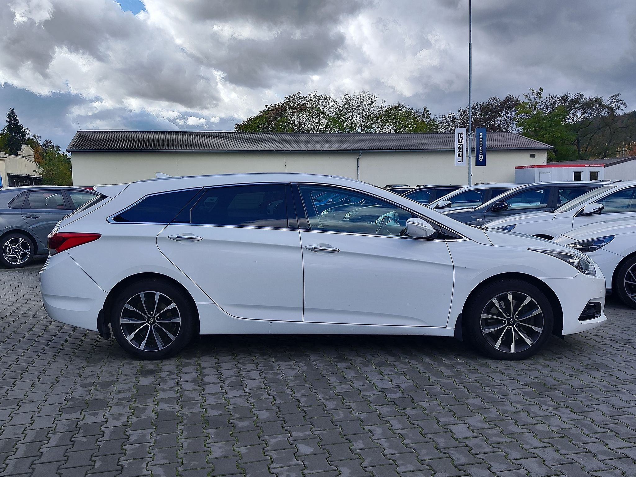 Hyundai i40, 1.7 CRDI/104kW Experience AT - fotka 4