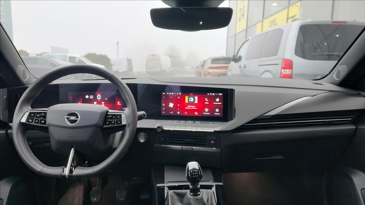 Opel Astra, 1,2   GS line 130K - fotka 2