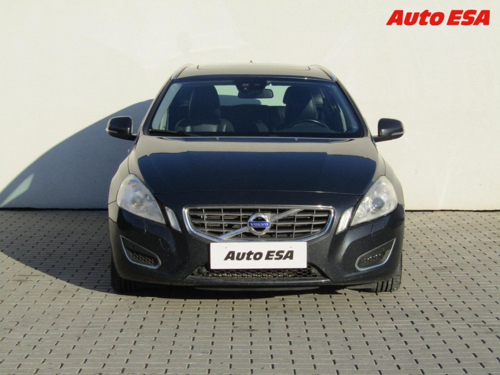 Volvo V60, 2.0 D,Summum,AT - fotka 2