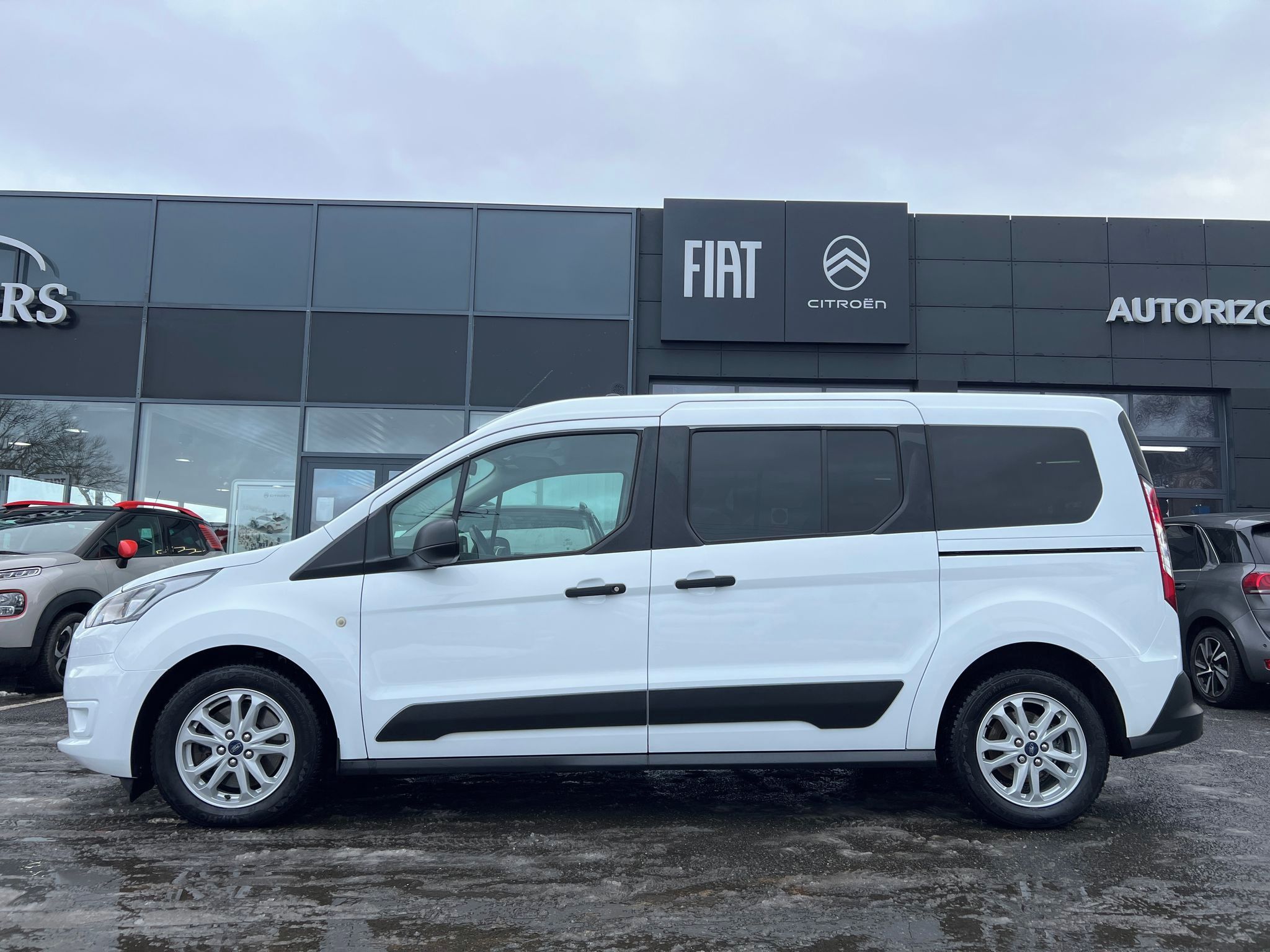 Ford Tourneo Connect, 1.5 TDCi 120k SERVIS ZÁRUKA - fotka 4