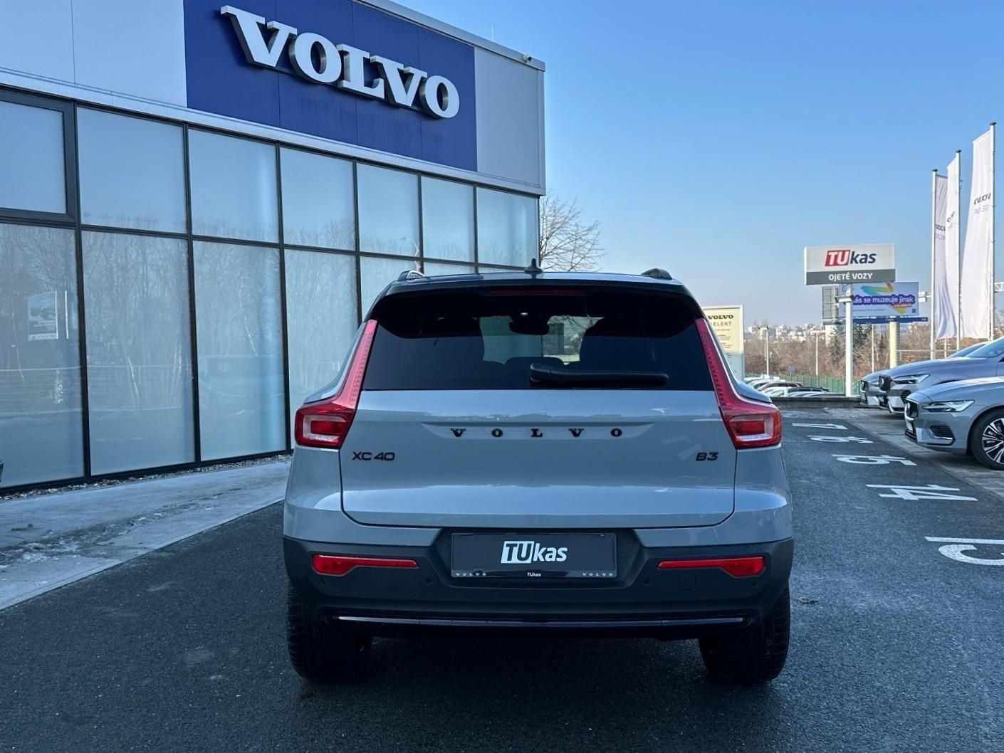 Volvo XC40, 2.0 B3 ULTRA BLACK EDITION - fotka 5
