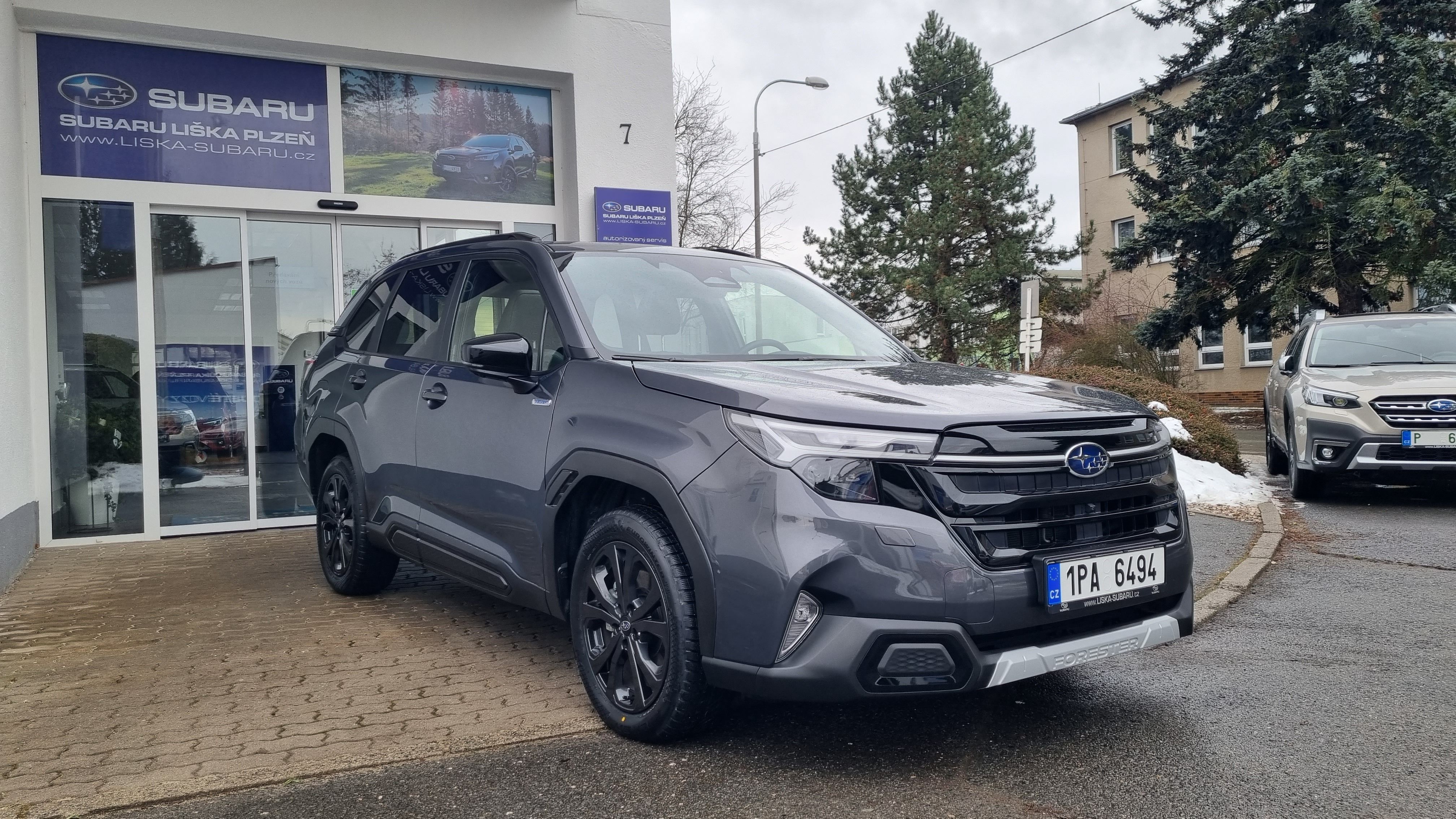 Subaru Forester, 2,0i CVT Touring + zimní kola - fotka 3
