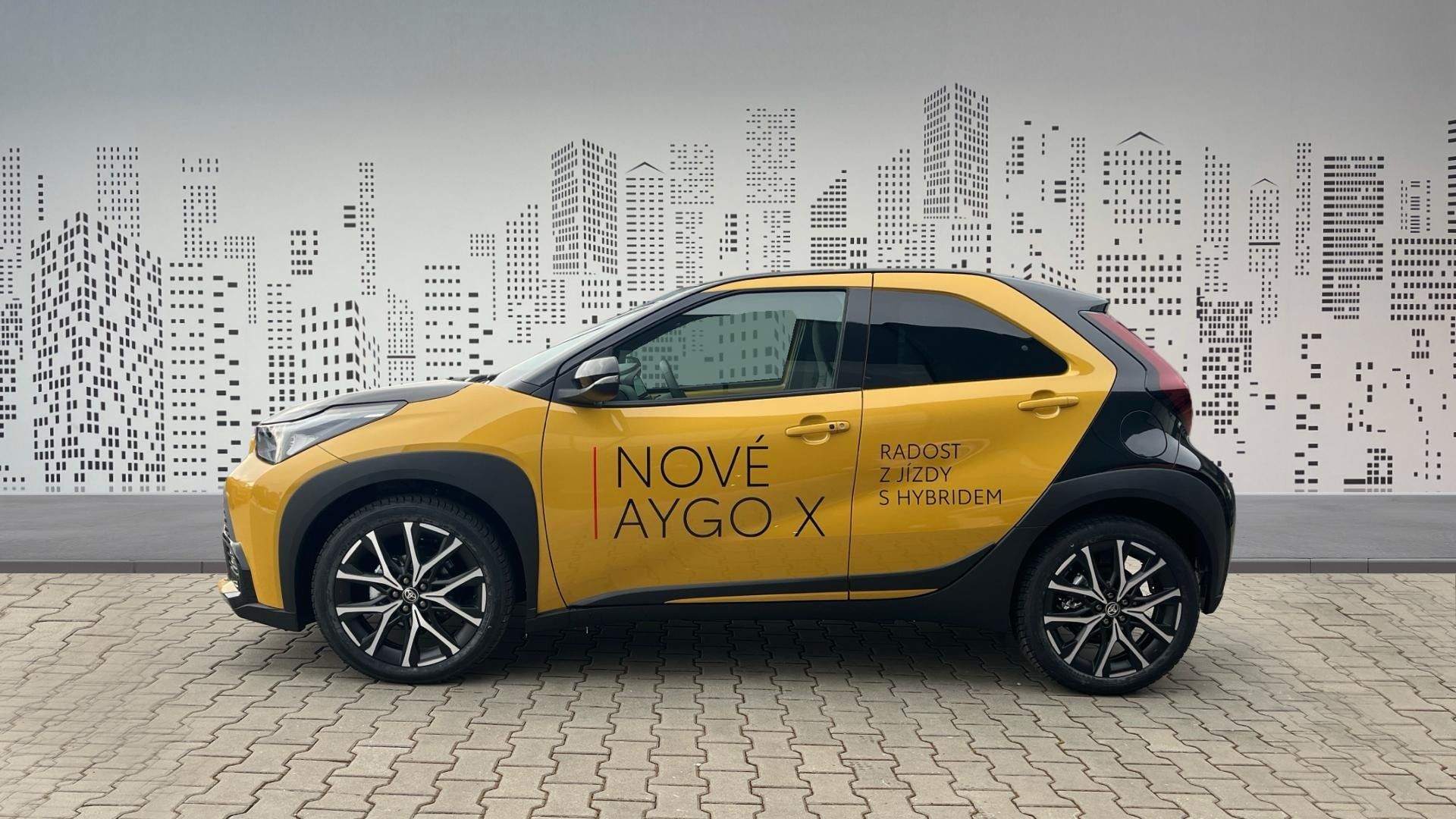 Toyota Aygo, 1,5 Hybrid e-CVT GR Sport + 5 - fotka 2