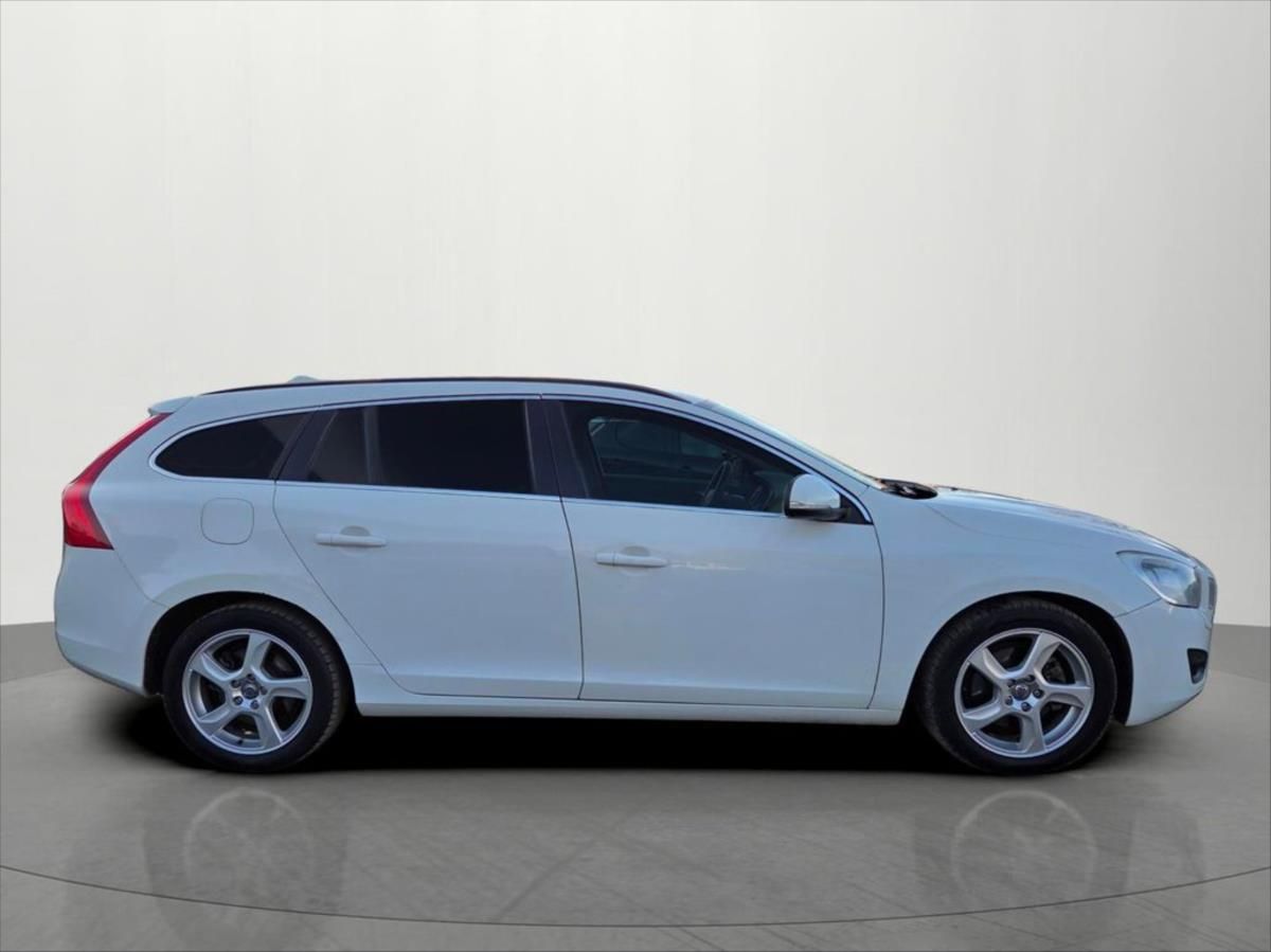 Volvo V60, 2,0 120 KW D5 Automat tažné - fotka 5