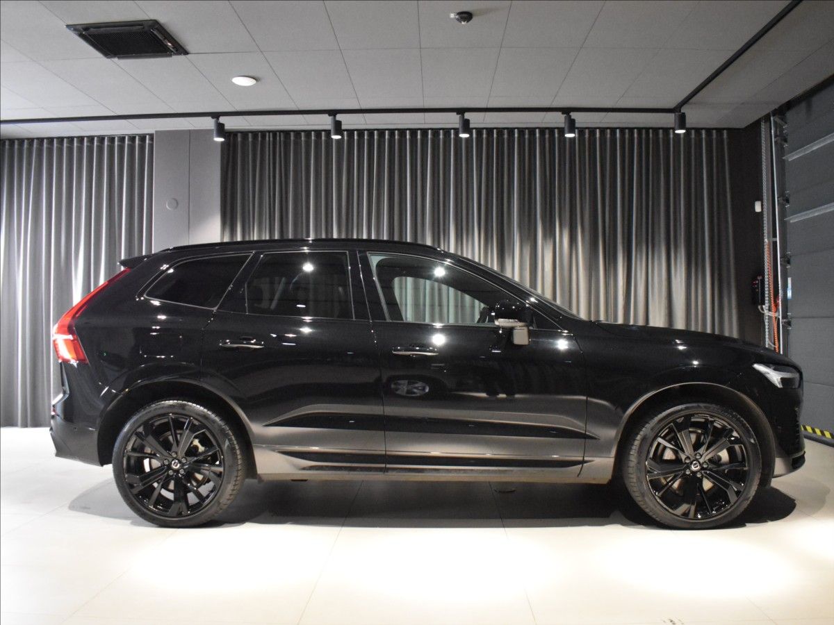 Volvo XC60, 2,0 T6 AWD PLUS Black Edition - fotka 3