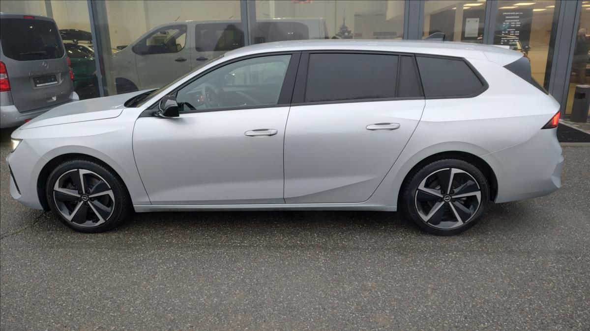 Opel Astra, 1,2   GS line 130K - fotka 4
