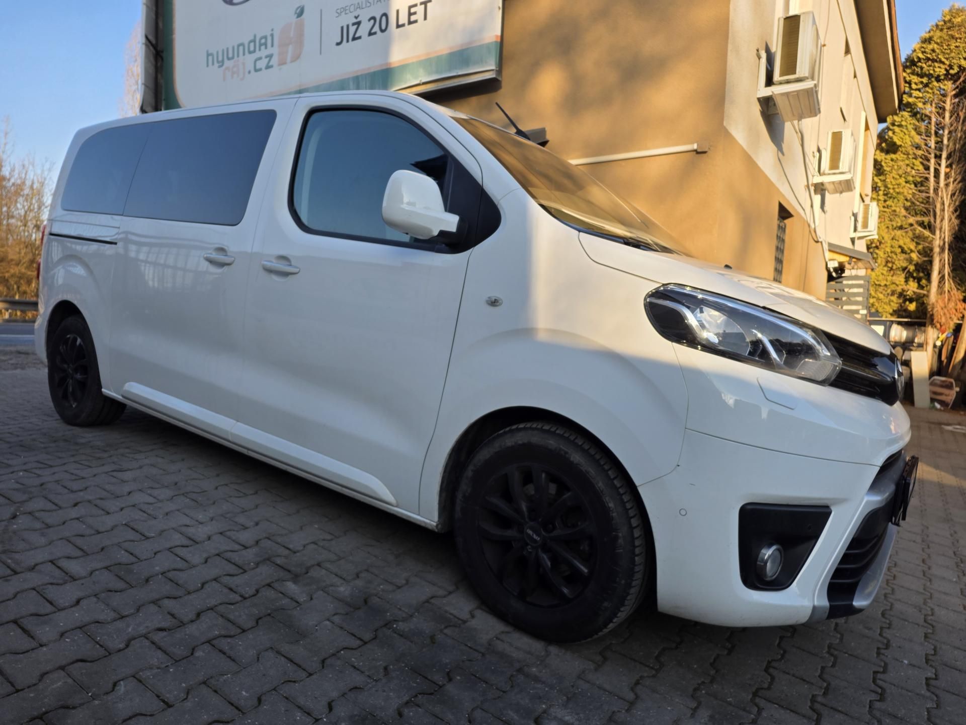 Toyota Proace, 2.0-KAMERA-TAŽNÉ 1,9t-XENONY - fotka 4