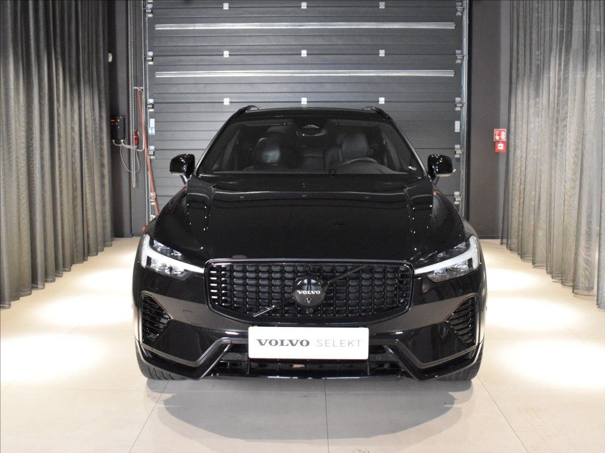 Volvo XC60, 2,0 T6 AWD PLUS Black Edition - fotka 5