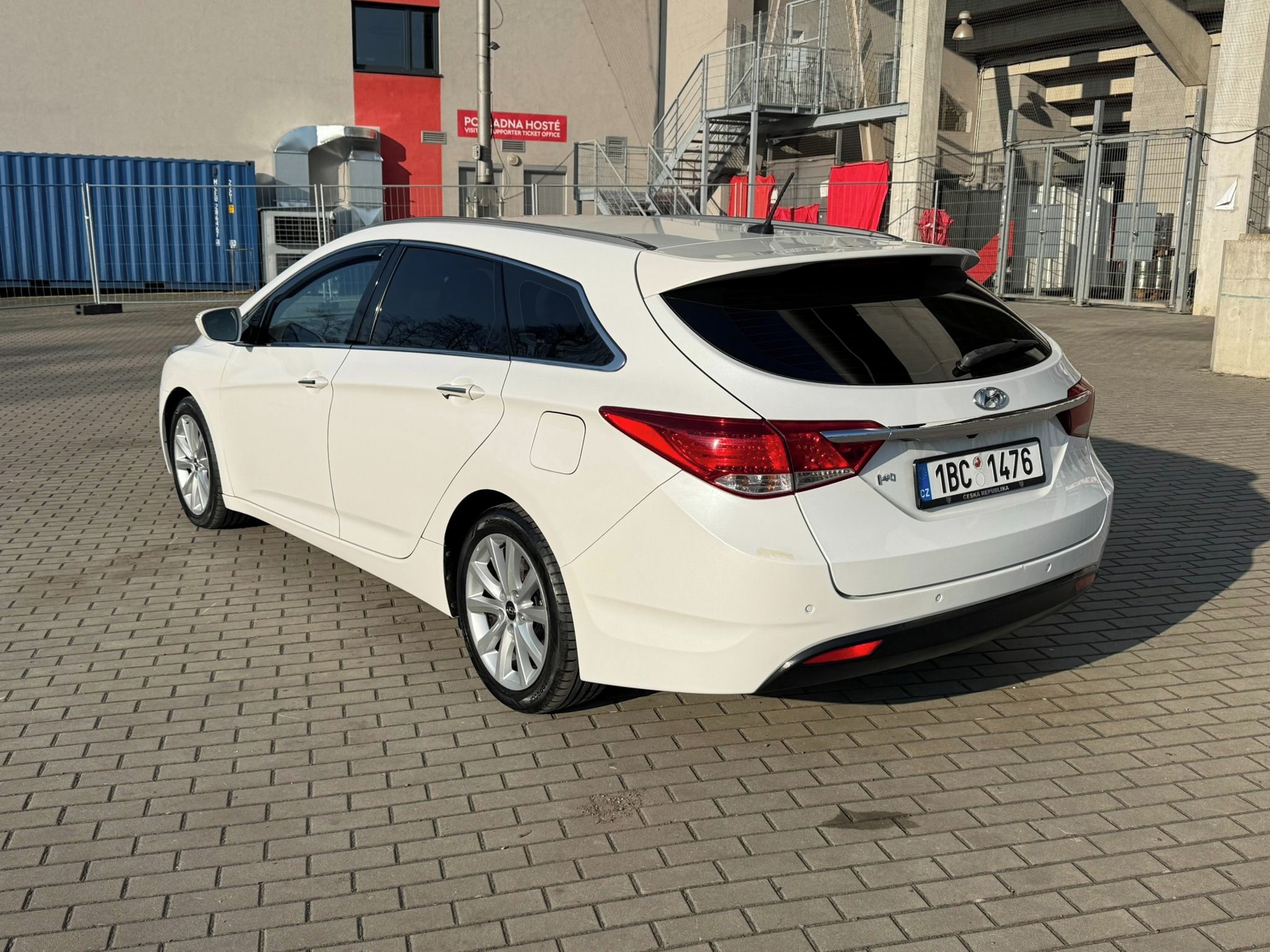 Hyundai i40, 1.7CRDi, 100kw L+Z Pneu - fotka 3