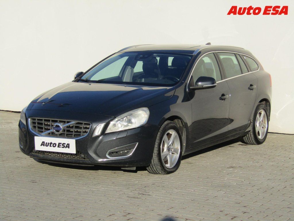 Volvo V60, 2.0 D,Summum,AT - fotka 3