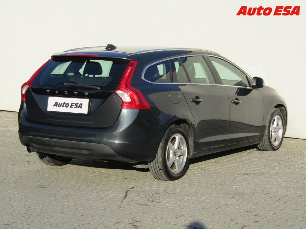 Volvo V60, 2.0 D,Summum,AT - fotka 4