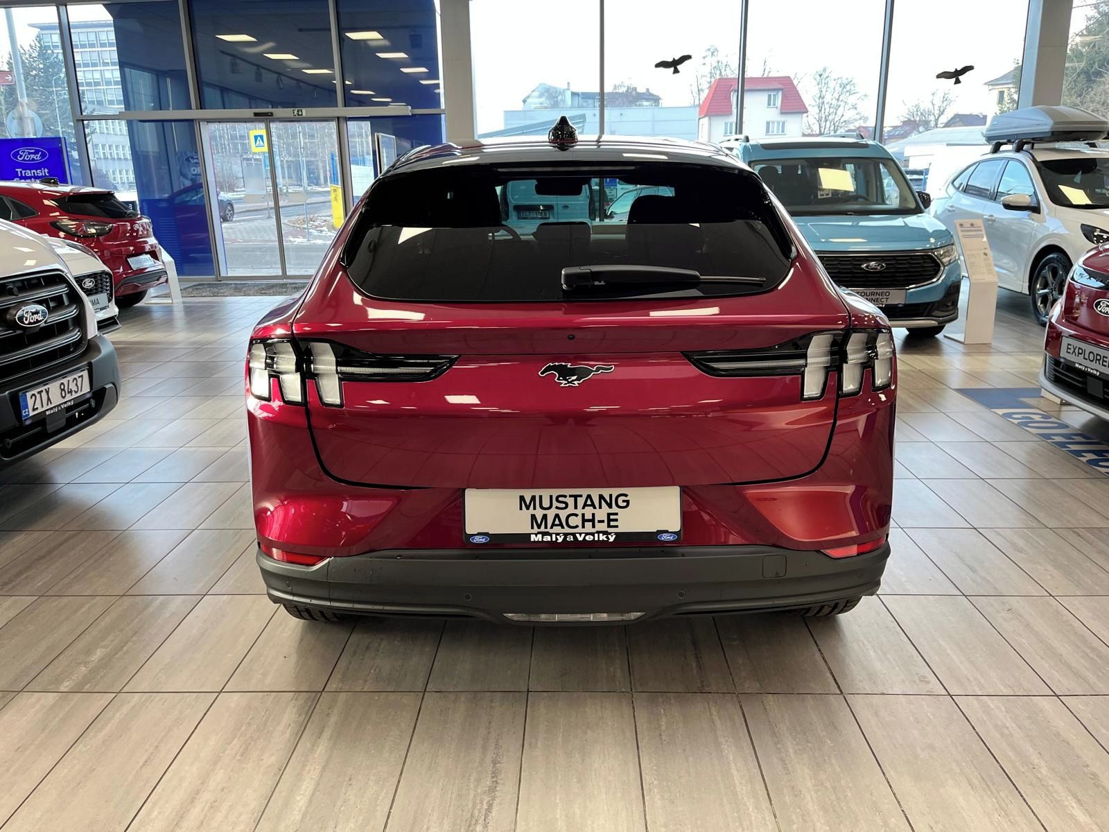 Ford Mustang Mach-E, 88 kWh, 276 kW/375 k, aut.,AWD - fotka 4