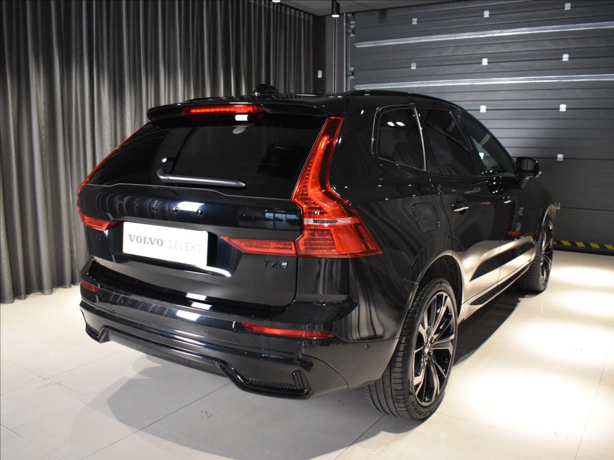 Volvo XC60, 2,0 T6 AWD PLUS Black Edition - fotka 4