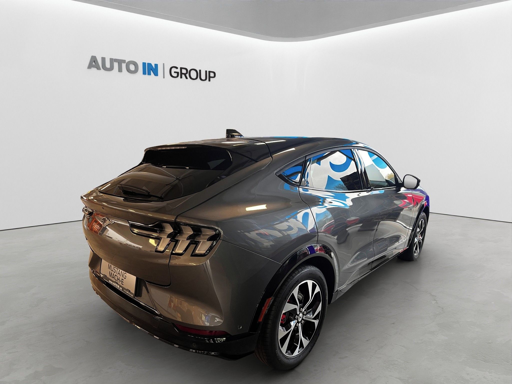 Ford Mustang Mach-E, MACH-E Premium 5D 72,6 kWh STA - fotka 5