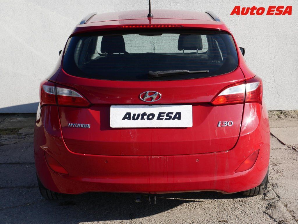 Hyundai i30, 1.6 CRDi,1.maj,ČR,AC,TZ - fotka 5