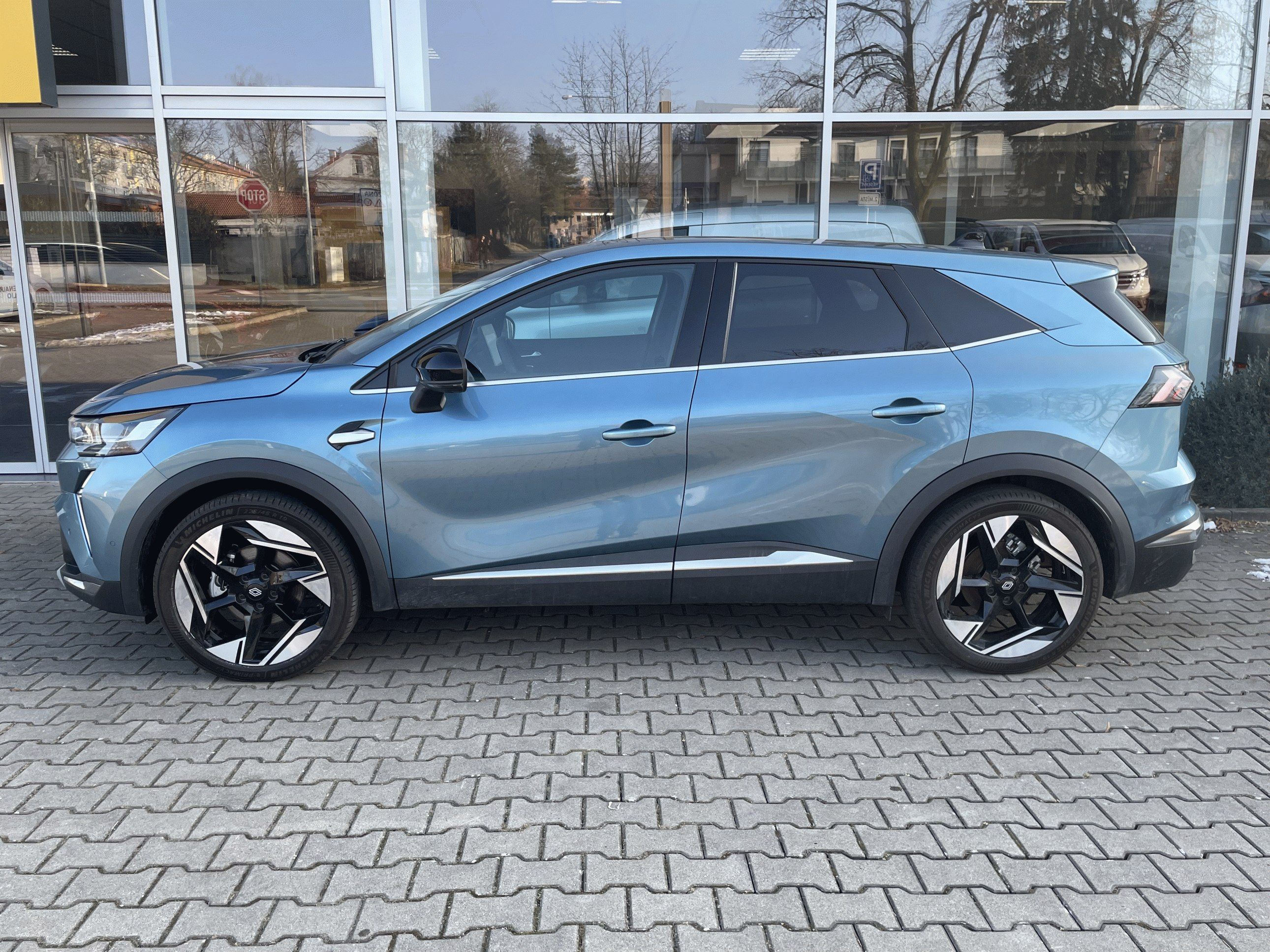 Renault Symbioz, E-Tech full hybrid 145 Iconic - fotka 4