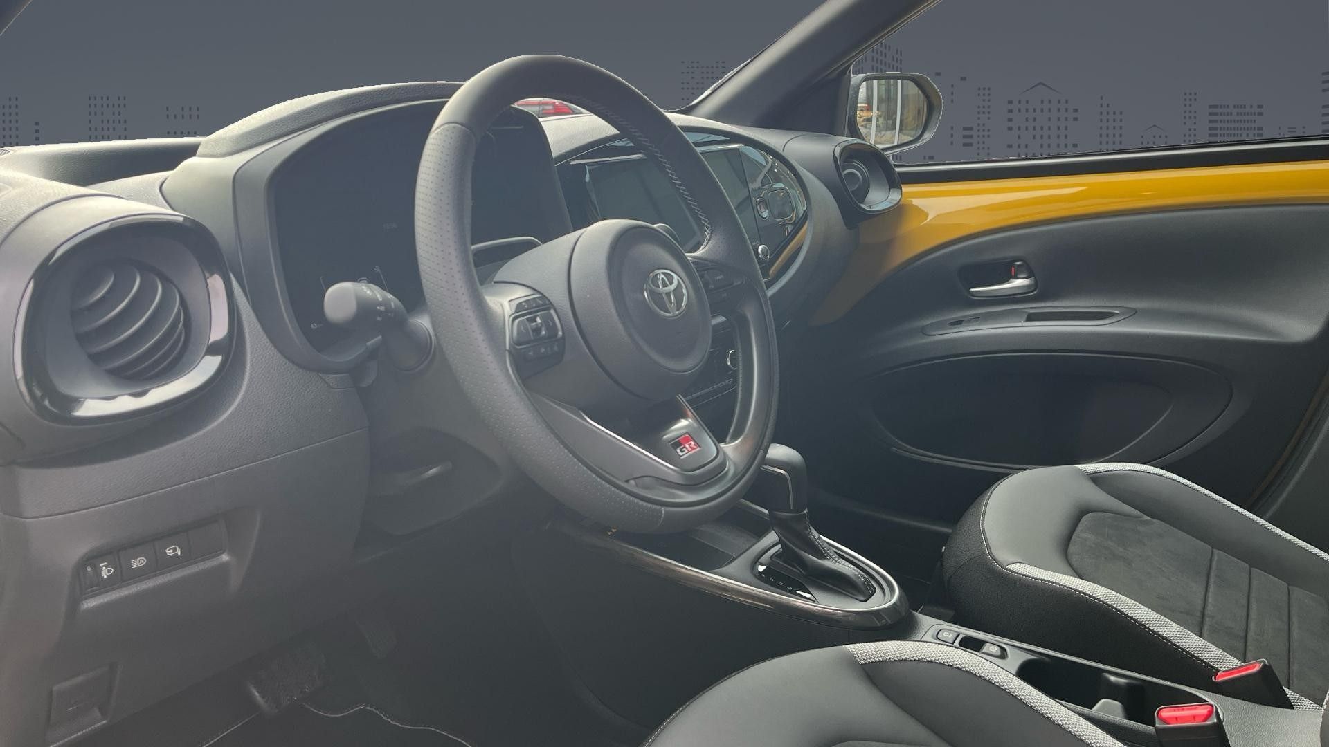Toyota Aygo, 1,5 Hybrid e-CVT GR Sport + 5 - fotka 6