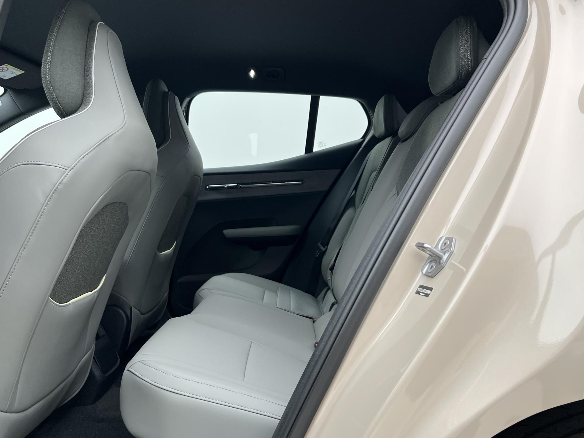 Volvo EX30, PURE ELECTRIC EXTENDED PLUS - fotka 5