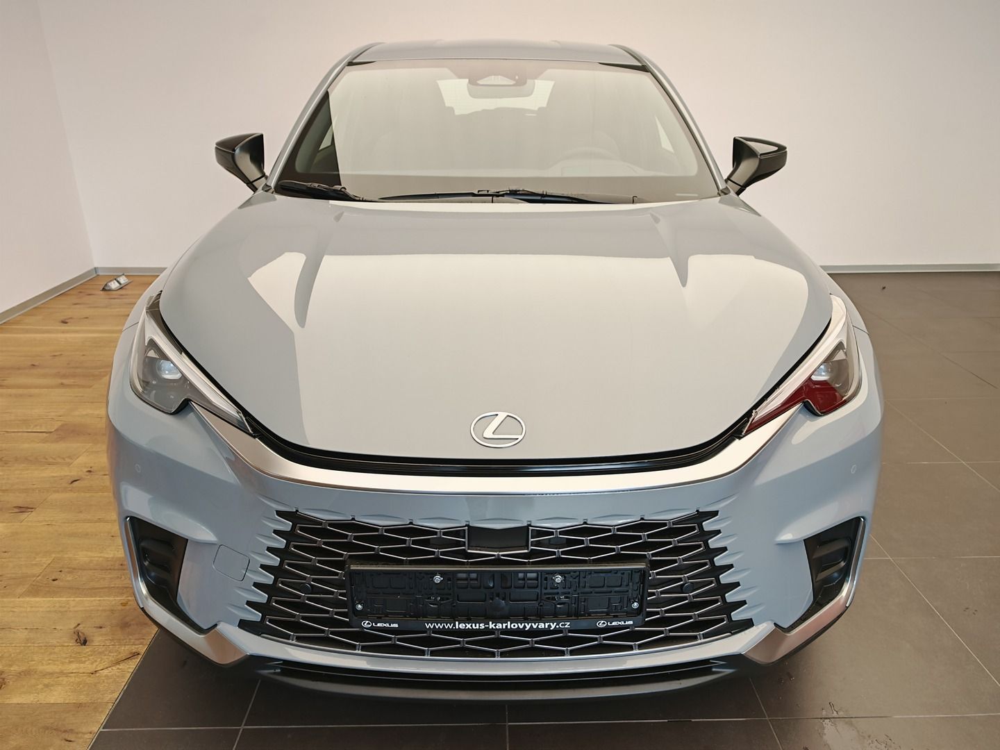Lexus LBX, ELEGANT TECH - fotka 2