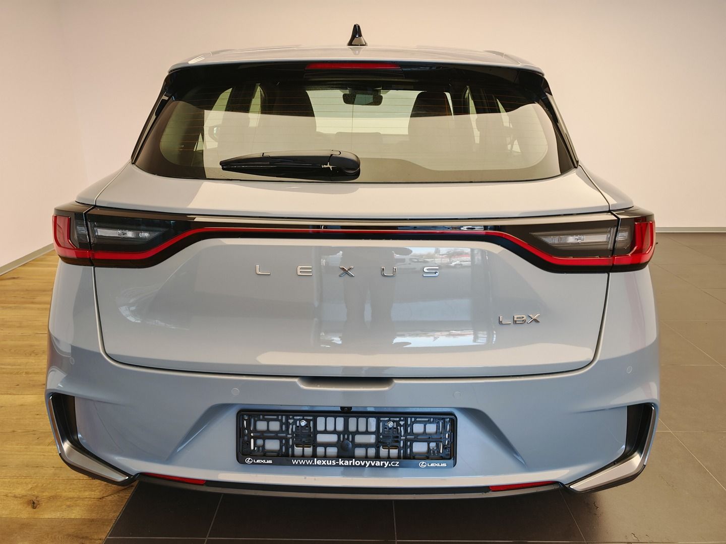Lexus LBX, ELEGANT TECH - fotka 6