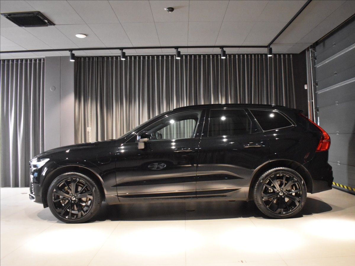 Volvo XC60, 2,0 T6 AWD PLUS Black Edition - fotka 2