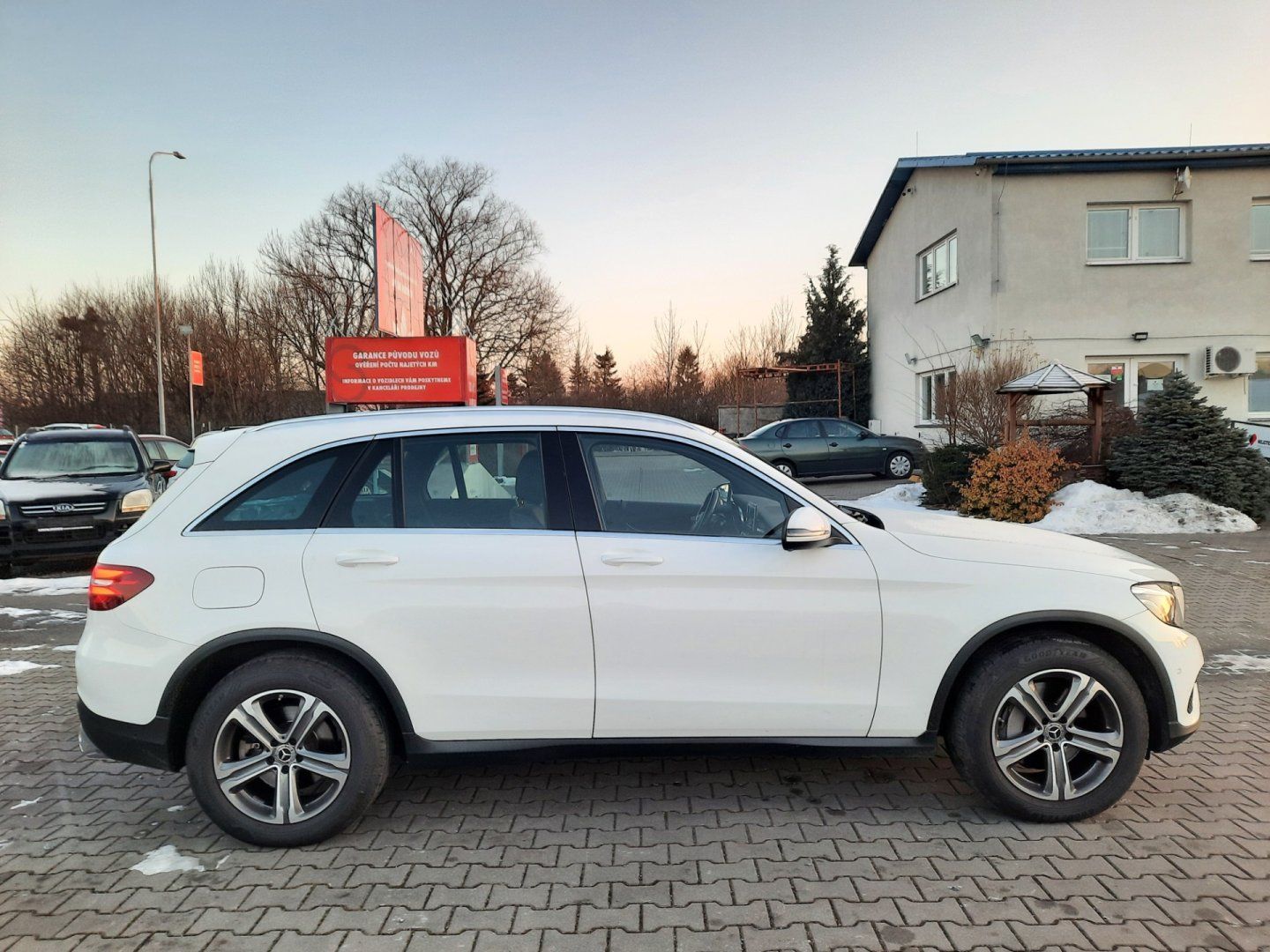 Mercedes-Benz GLC, 220 D *125kW* 4MATIC*PANO*TAŽ* - fotka 4