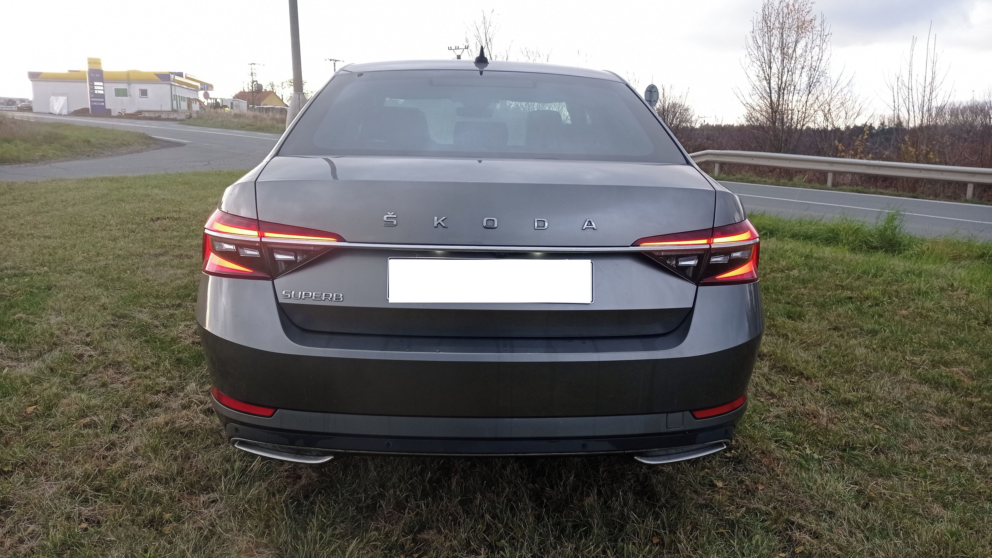 Škoda Superb, 2,0 TDi Laurin & Klement DSG - fotka 4