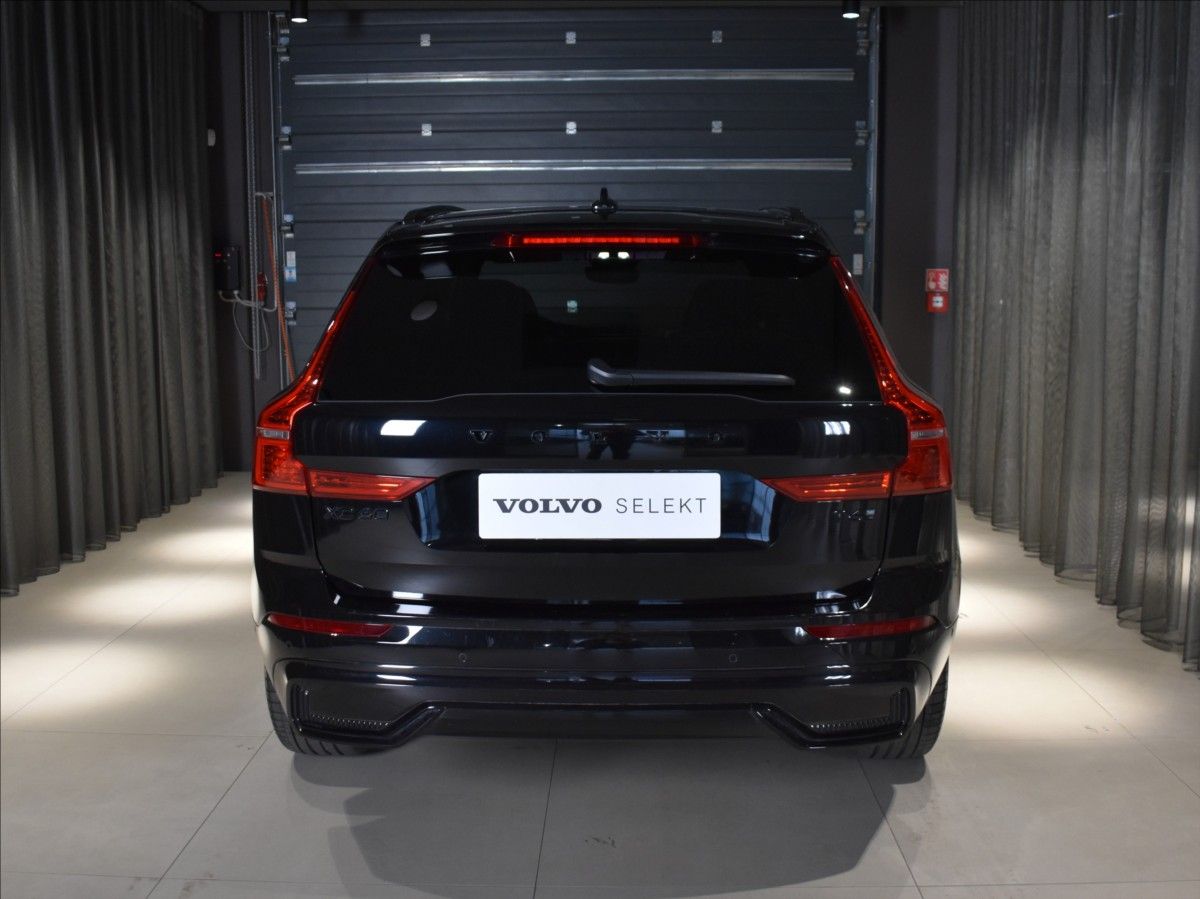 Volvo XC60, 2,0 T6 AWD PLUS Black Edition - fotka 6