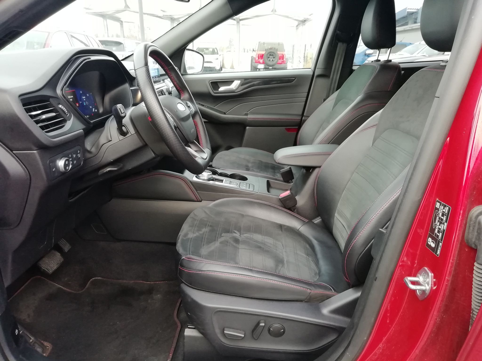 Ford Kuga, 2,5 HEV FWD CVT ST-Line X - fotka 5