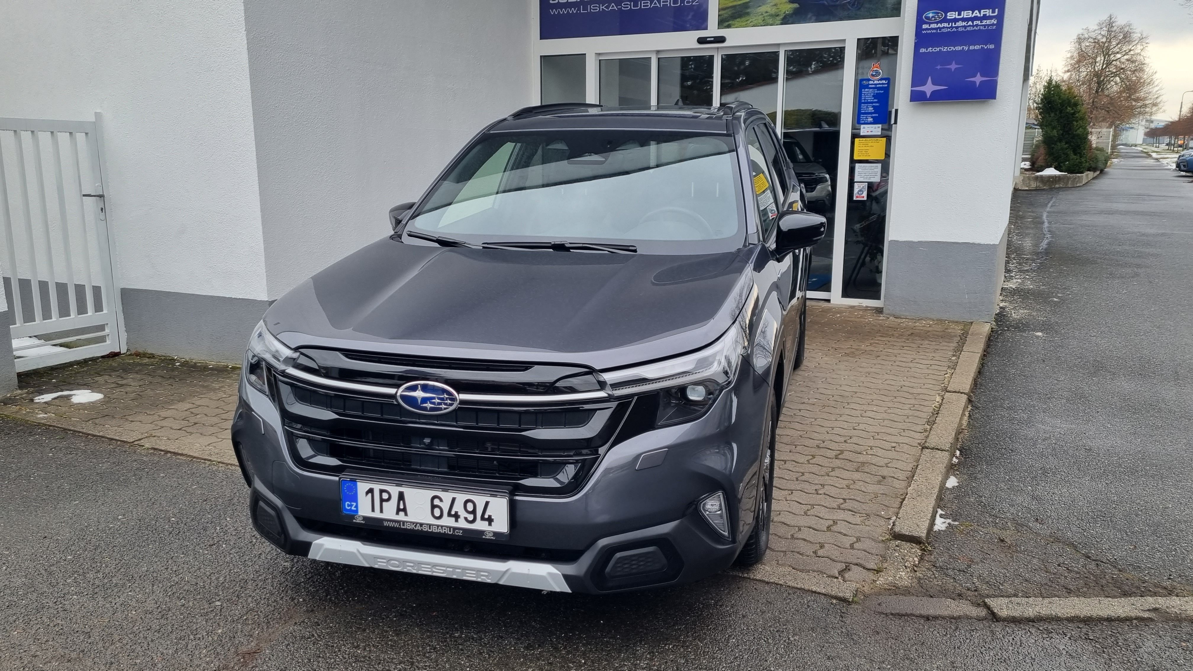 Subaru Forester, 2,0i CVT Touring + zimní kola