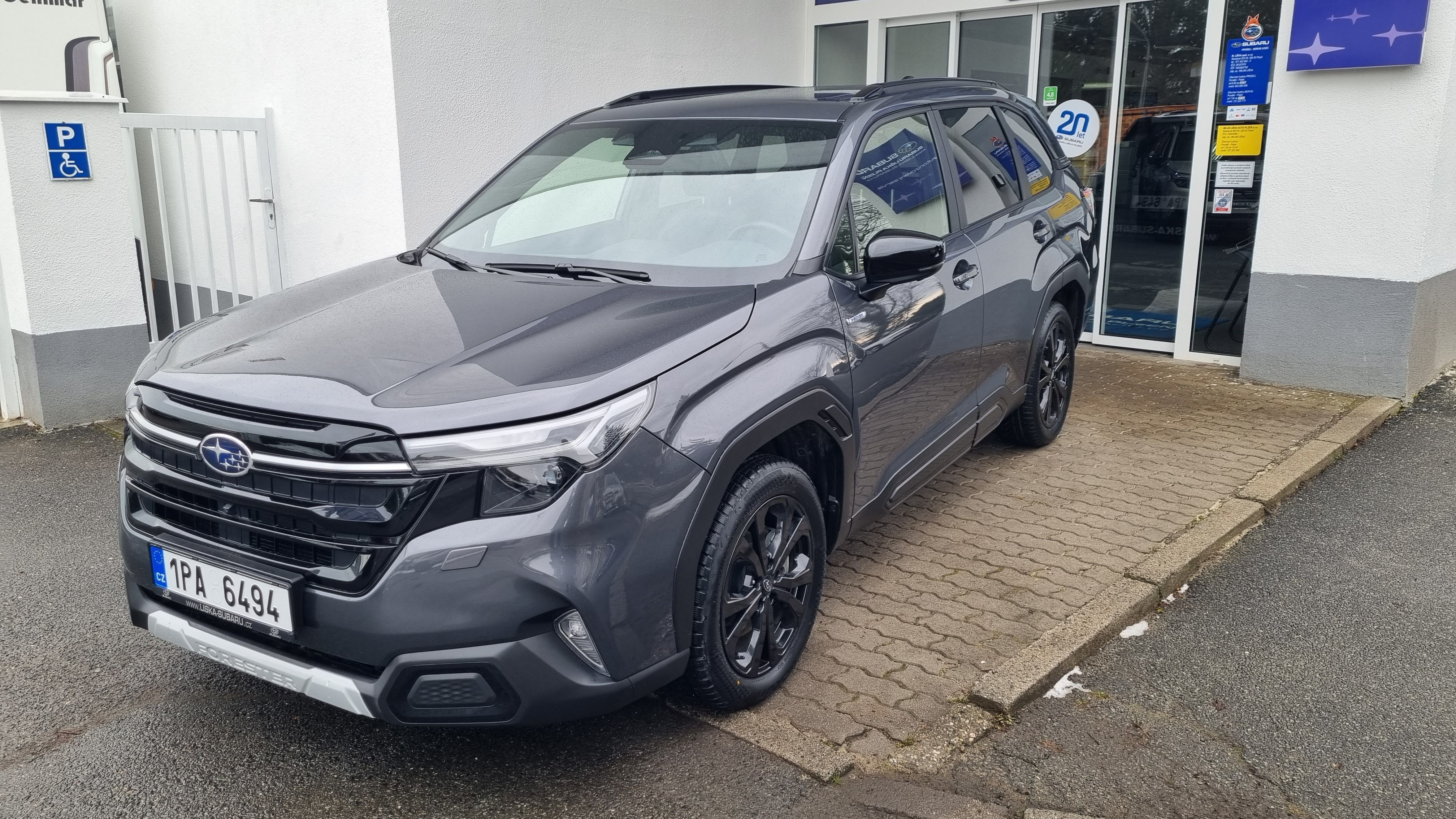 Subaru Forester, 2,0i CVT Touring + zimní kola - fotka 4