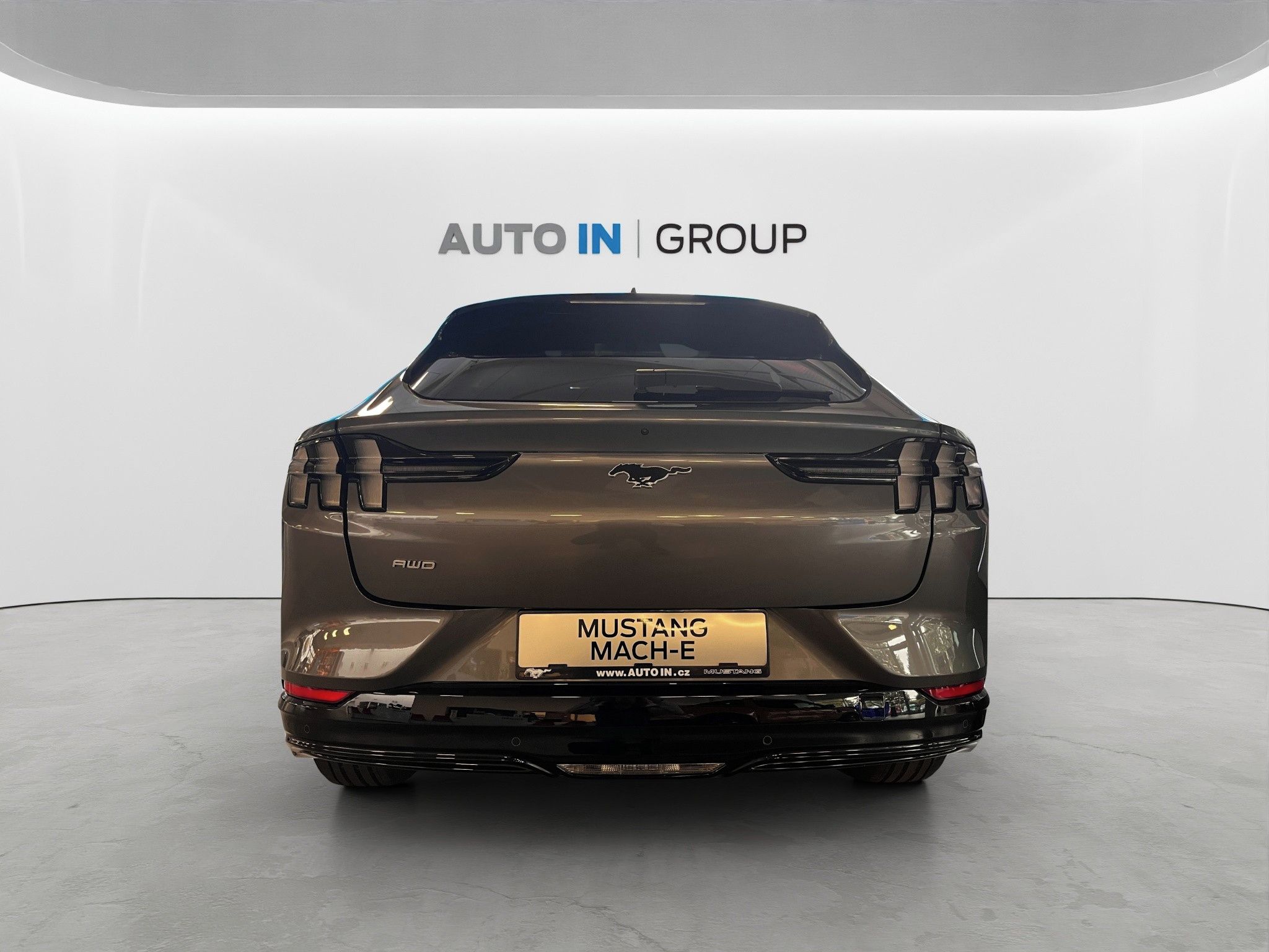 Ford Mustang Mach-E, MACH-E Premium 5D 72,6 kWh STA - fotka 4