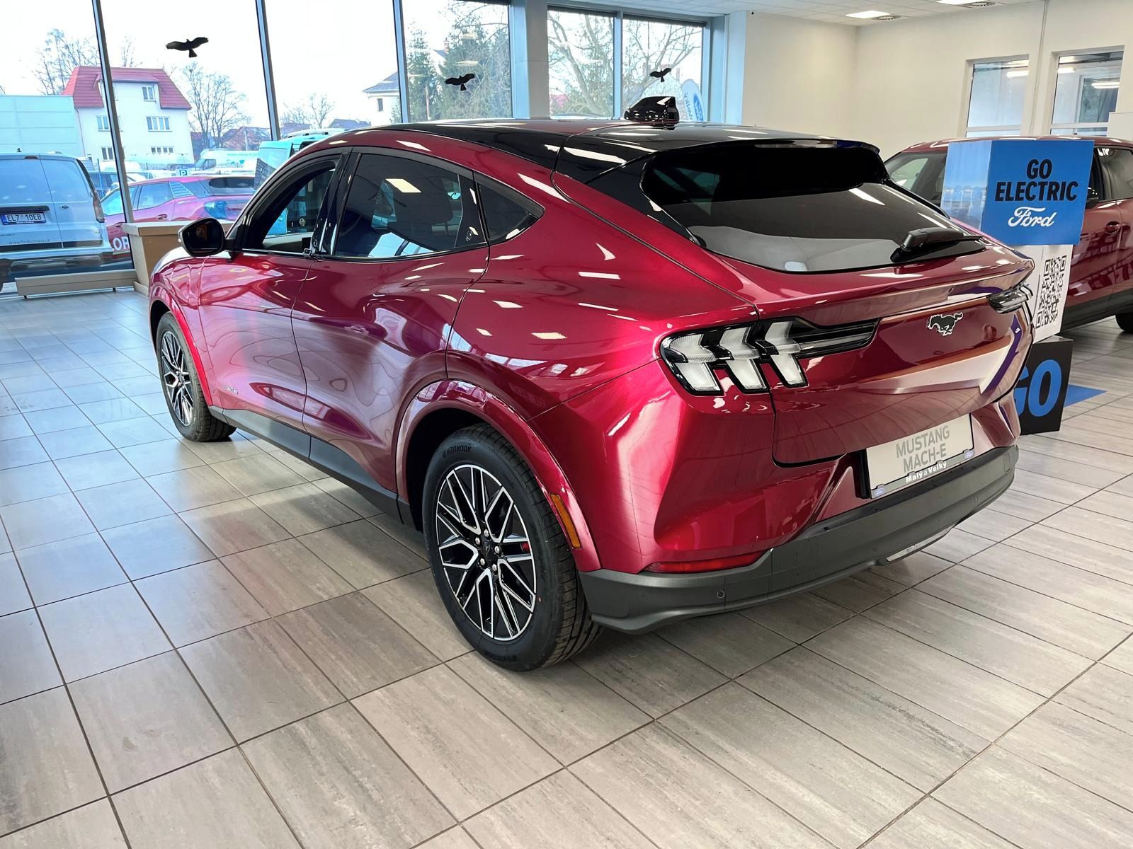 Ford Mustang Mach-E, 88 kWh, 276 kW/375 k, aut.,AWD - fotka 5