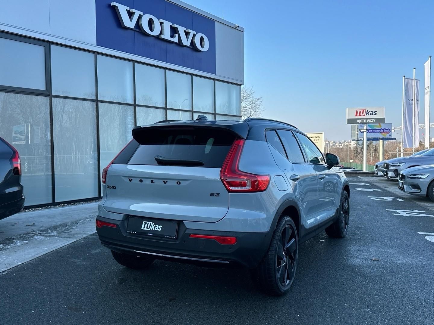 Volvo XC40, 2.0 B3 ULTRA BLACK EDITION - fotka 6