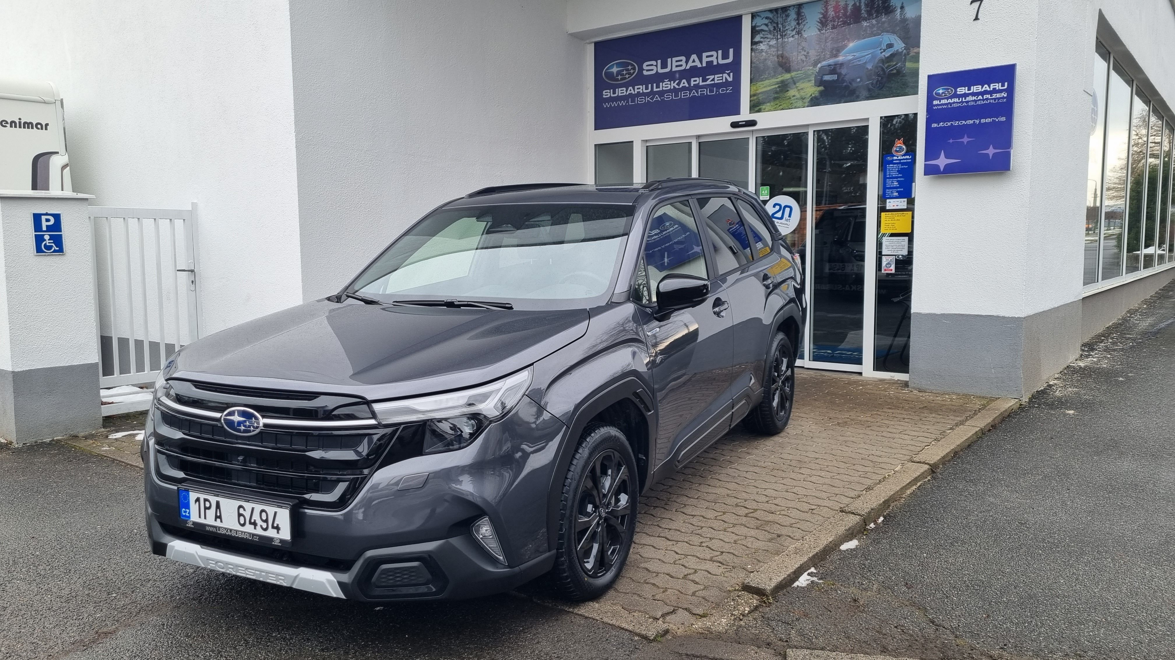 Subaru Forester, 2,0i CVT Touring + zimní kola - fotka 5
