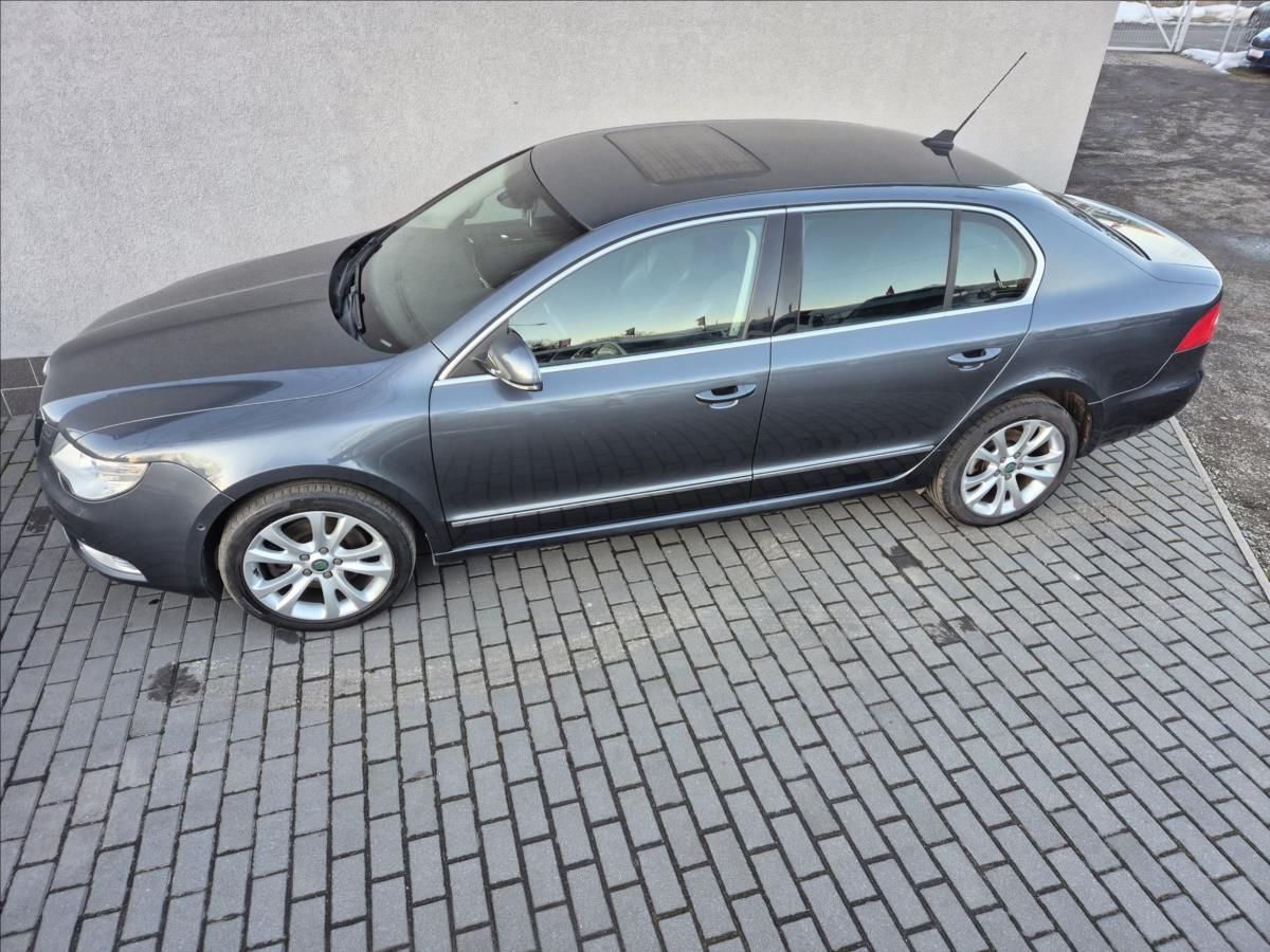 Škoda Superb, 2,0 TDI 125KW DSG Kůže Xenon - fotka 2
