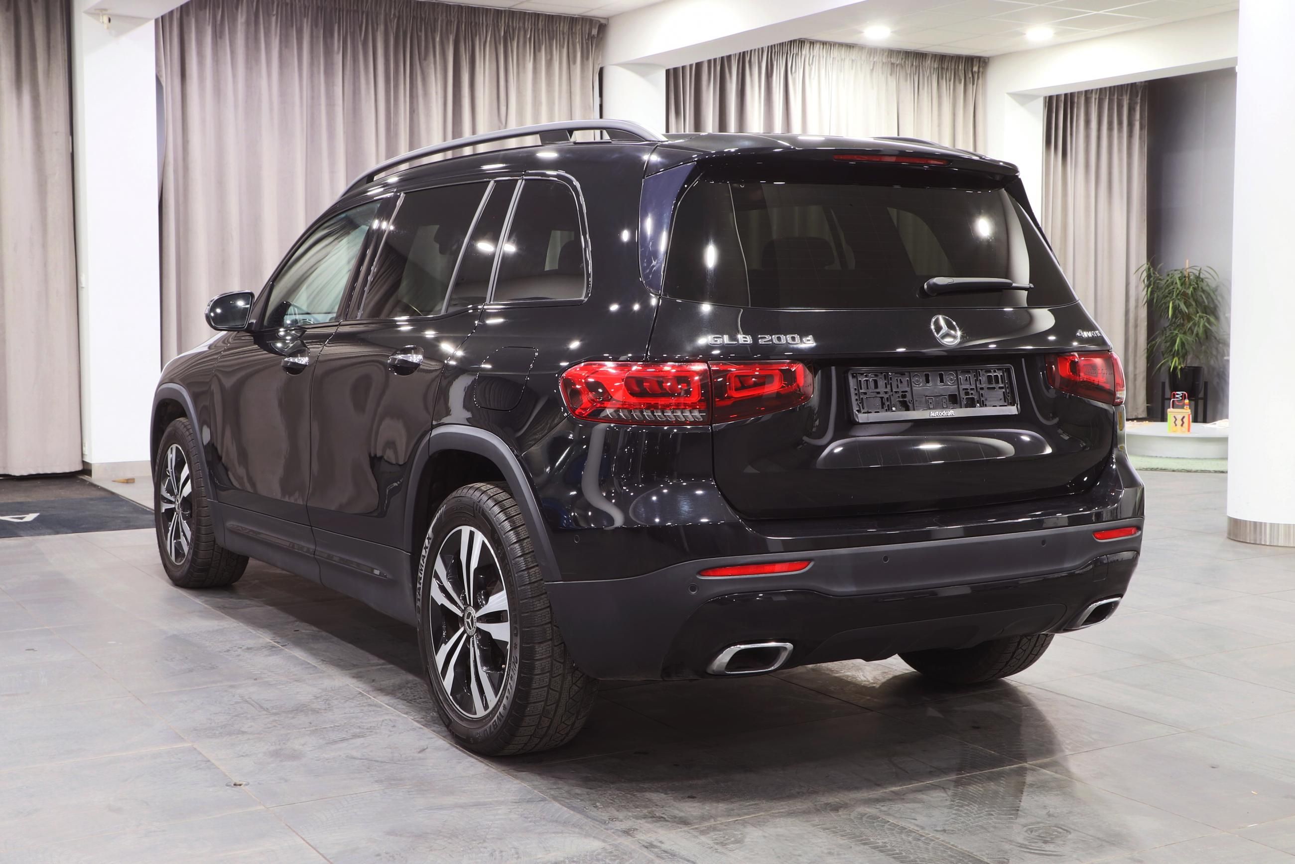 Mercedes-Benz GLB, GLB 200d 4MATIC 4x4 110kW - fotka 4